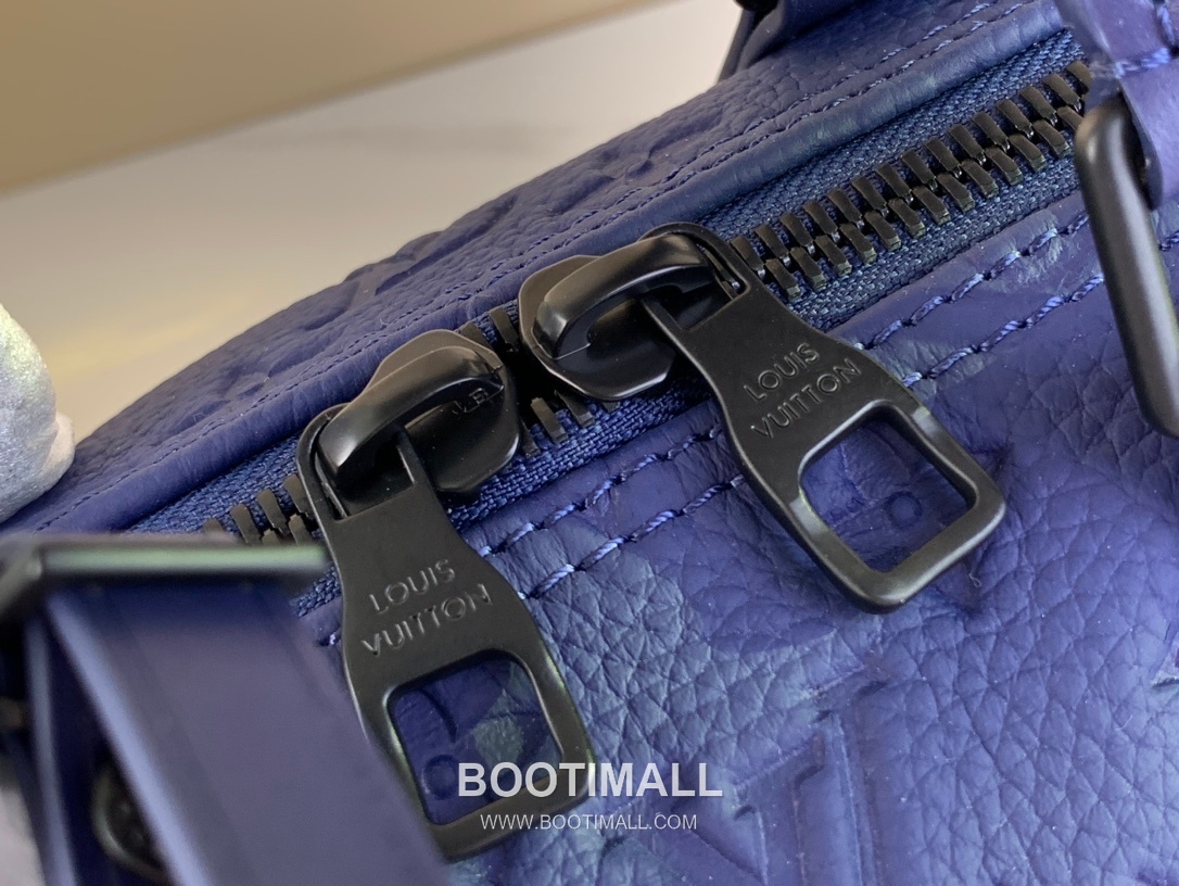 루이비통 키폴 35 모노그램 섀도우 엠보싱 카프스킨 레더 인디고 더플백 Louis Vuitton Keepall 35 Monogram Shadow Embossed Calfskin Leather Indigo Duffle Bag M22765 35cm 5