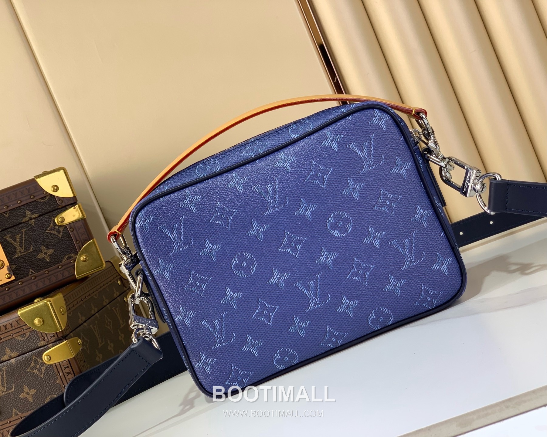 루이비통 닐 크로스백 모노그램 헤리티지 캔버스 레더 트리밍 블루 숄더백 Louis Vuitton Nil Crossbody Bag Monogram Heritage Canvas Leather Trim Blue Shoulder Bag M26823 25cm 3