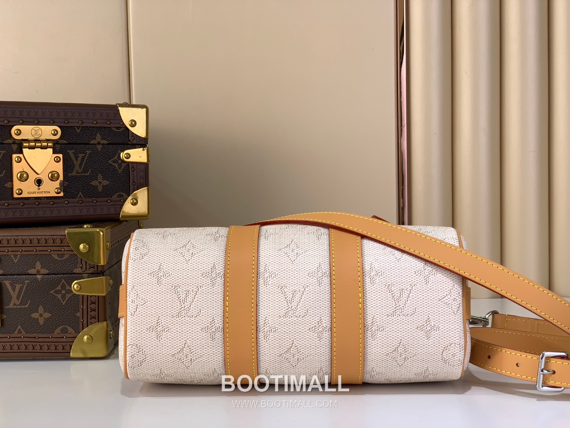 루이비통 키폴 반둘리에 25 모노그램 헤리티지 코팅 캔버스 레더 트리밍 화이트 더플백 Louis Vuitton Keepall Bandouliere 25 Monogram Heritage Coated Canvas Leather Trim White Duffle Bag M27161 25cm 4