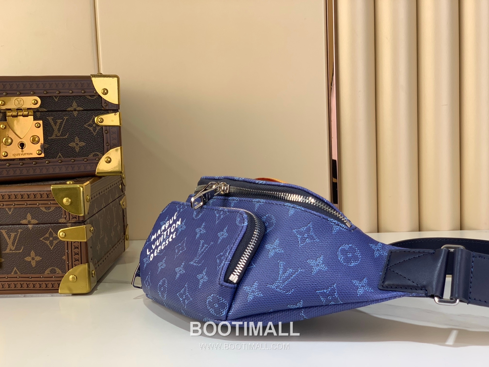 루이비통 러시 범백 모노그램 섀도우 카프스킨 레더 블루 힙색 Louis Vuitton Rush Bumbag Monogram Shadow Calfskin Leather Blue Belt Bag M27152 30cm 2