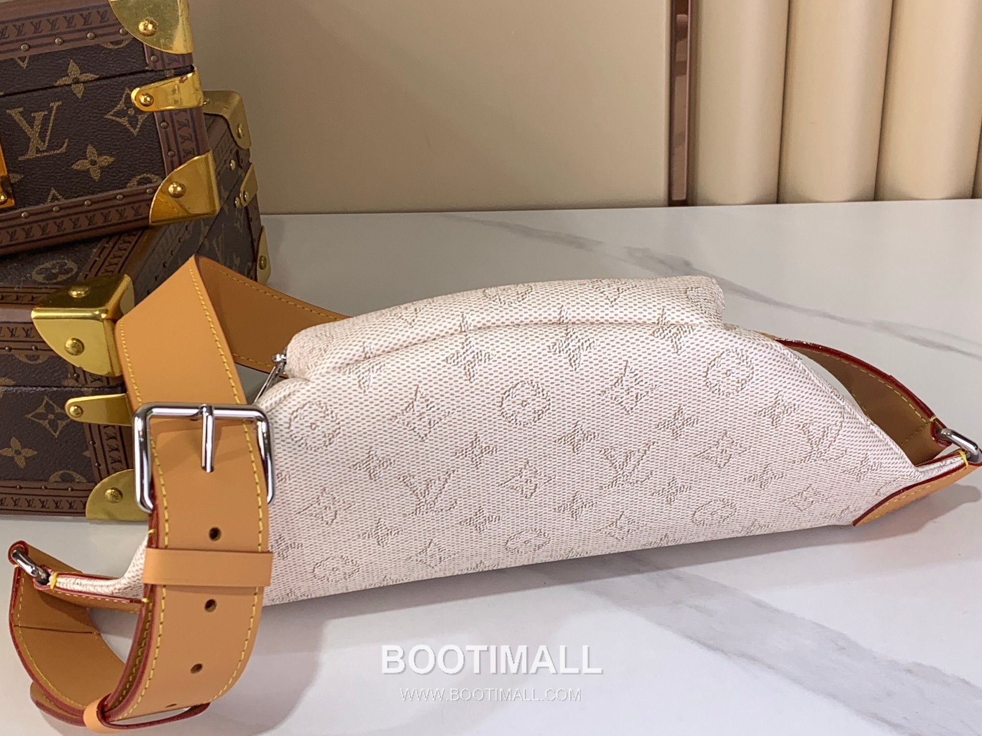 루이비통 러시 범백 모노그램 섀도우 카프스킨 레더 블루 힙색 Louis Vuitton Rush Bumbag Monogram Shadow Calfskin Leather Blue Belt Bag M27152 30cm 4