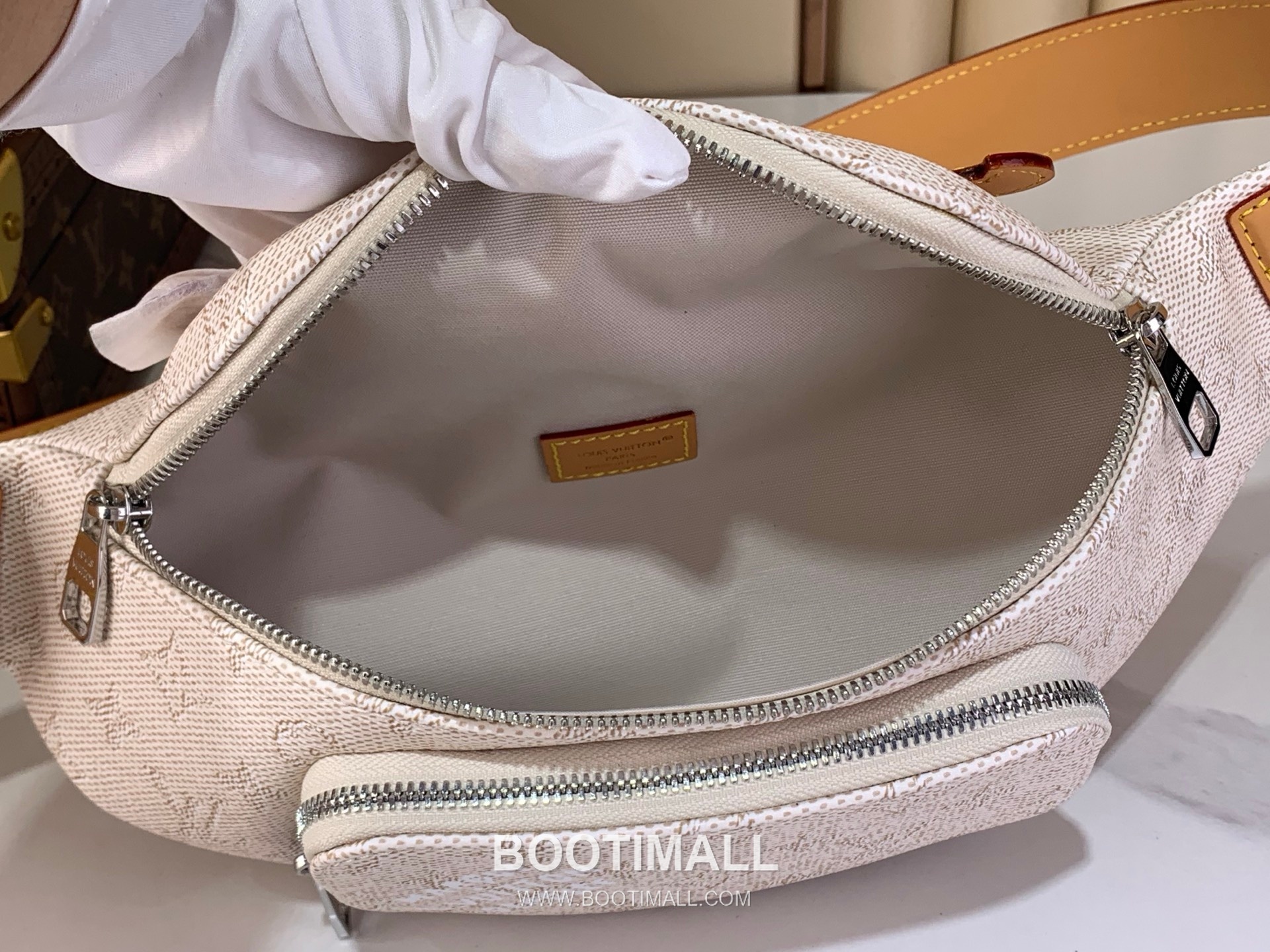 루이비통 러시 범백 모노그램 섀도우 카프스킨 레더 블루 힙색 Louis Vuitton Rush Bumbag Monogram Shadow Calfskin Leather Blue Belt Bag M27152 30cm 9