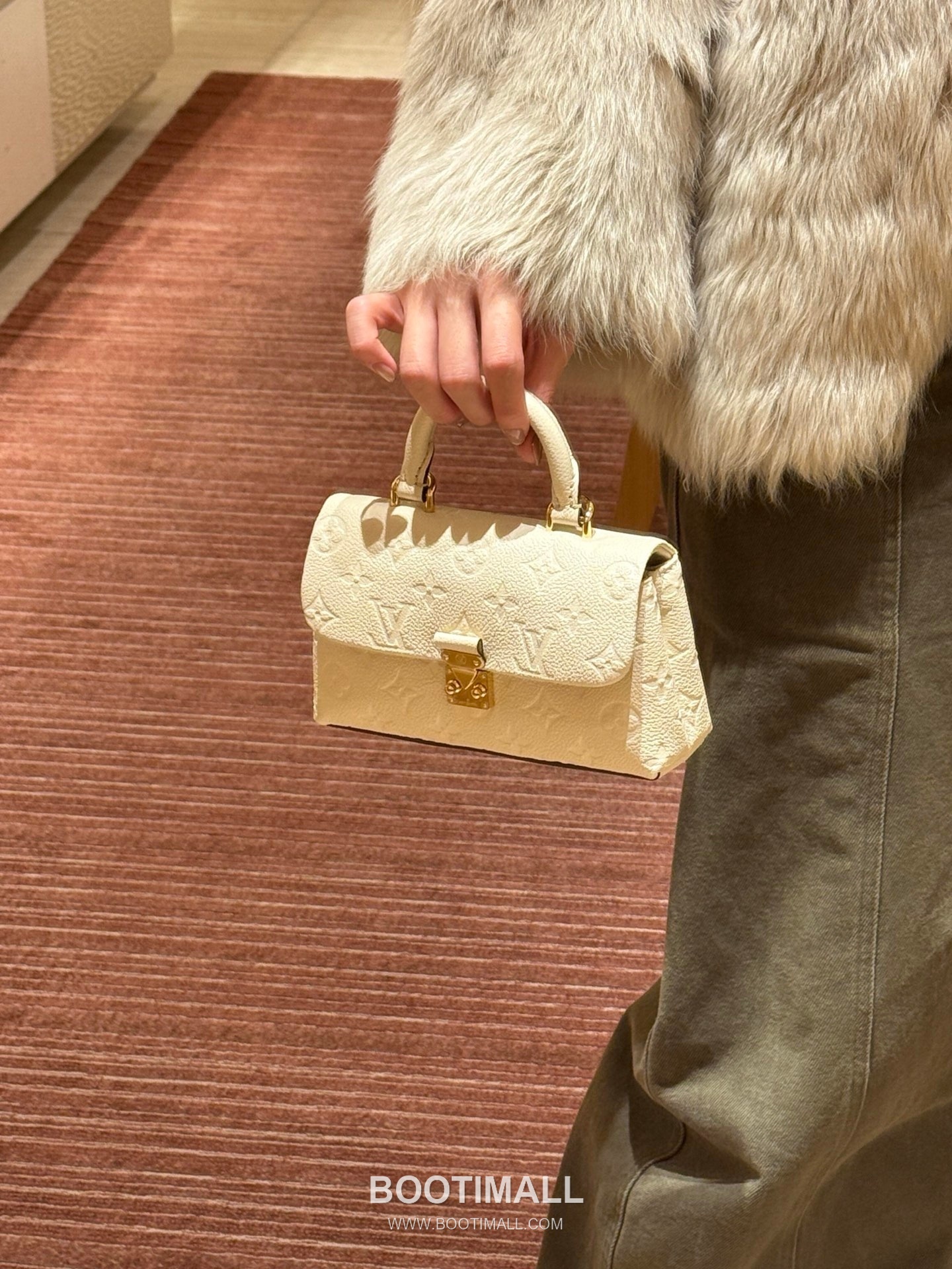 루이비통 나노 마들렌 수입원단 메탈디테일 화이트 토트백 Louis Vuitton Nano Madeleine Imported Fabric Metal Detail White Tote Bag M12145 21cm 2