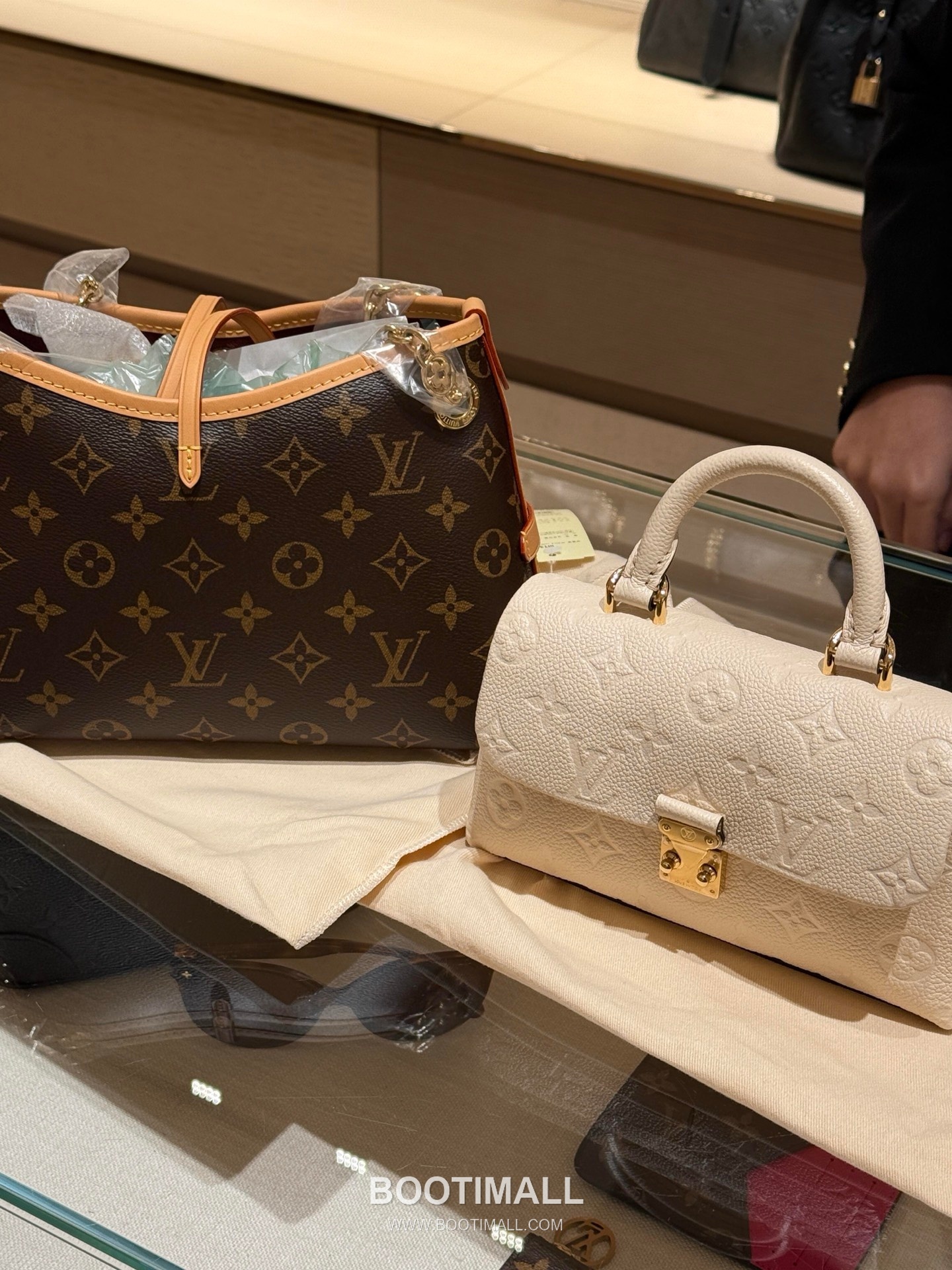 루이비통 나노 마들렌 수입원단 메탈디테일 화이트 토트백 Louis Vuitton Nano Madeleine Imported Fabric Metal Detail White Tote Bag M12145 21cm 4