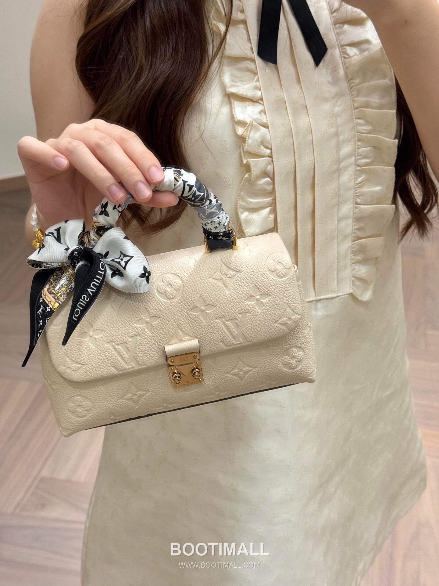 루이비통 나노 마들렌 수입원단 메탈디테일 화이트 토트백 Louis Vuitton Nano Madeleine Imported Fabric Metal Detail White Tote Bag M12145 21cm 7