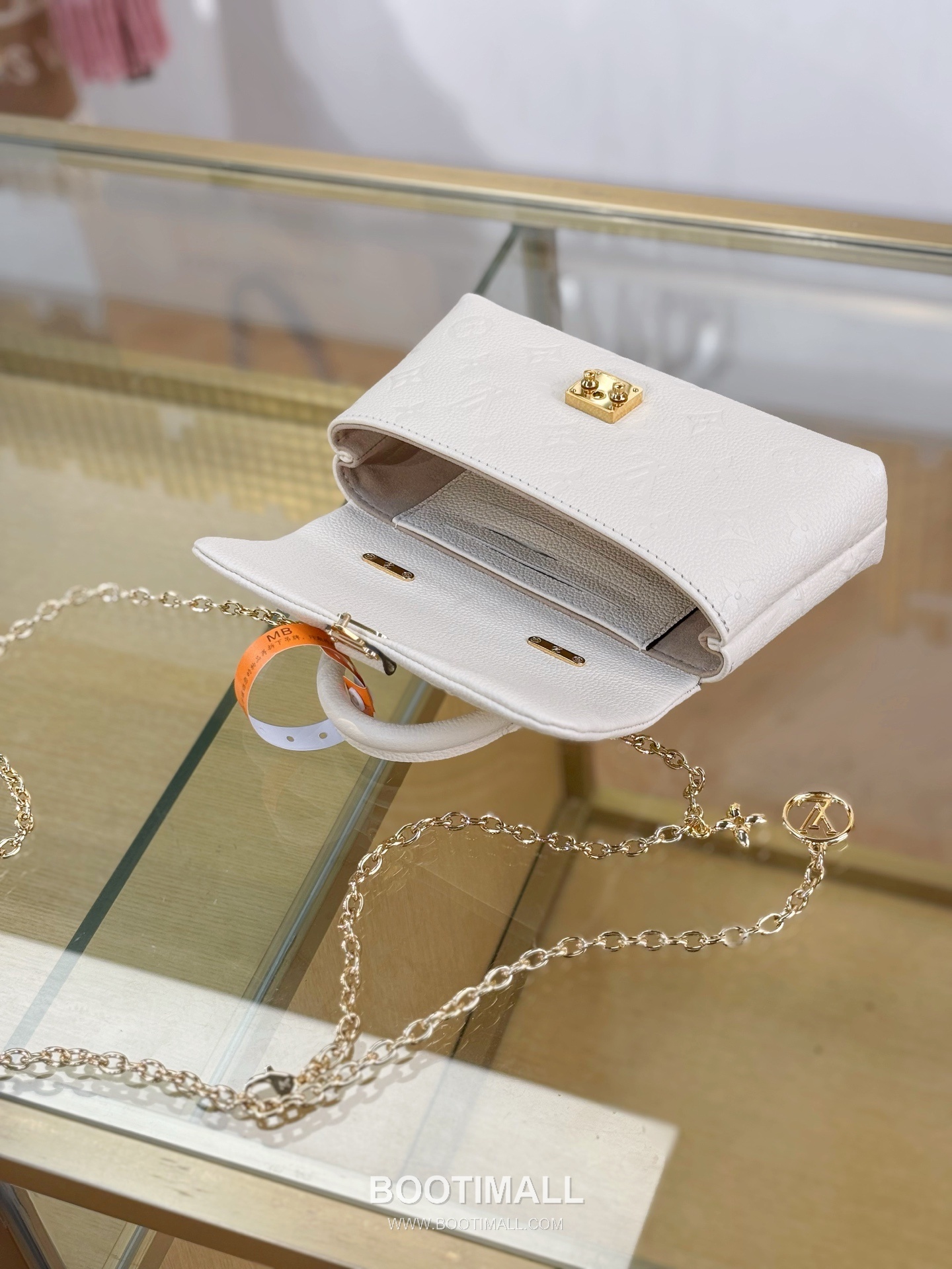 루이비통 나노 마들렌 수입원단 메탈디테일 화이트 토트백 Louis Vuitton Nano Madeleine Imported Fabric Metal Detail White Tote Bag M12145 21cm 12