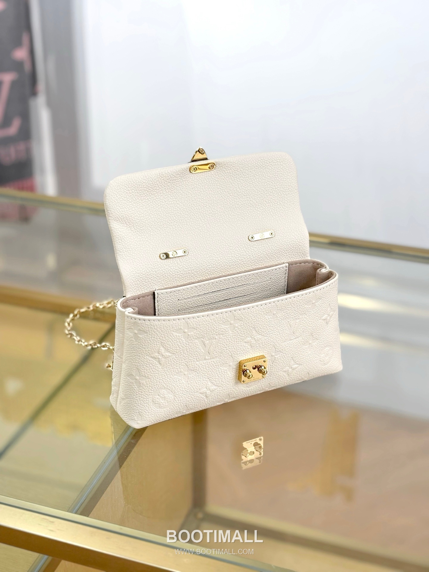 루이비통 나노 마들렌 수입원단 메탈디테일 화이트 토트백 Louis Vuitton Nano Madeleine Imported Fabric Metal Detail White Tote Bag M12145 21cm 13