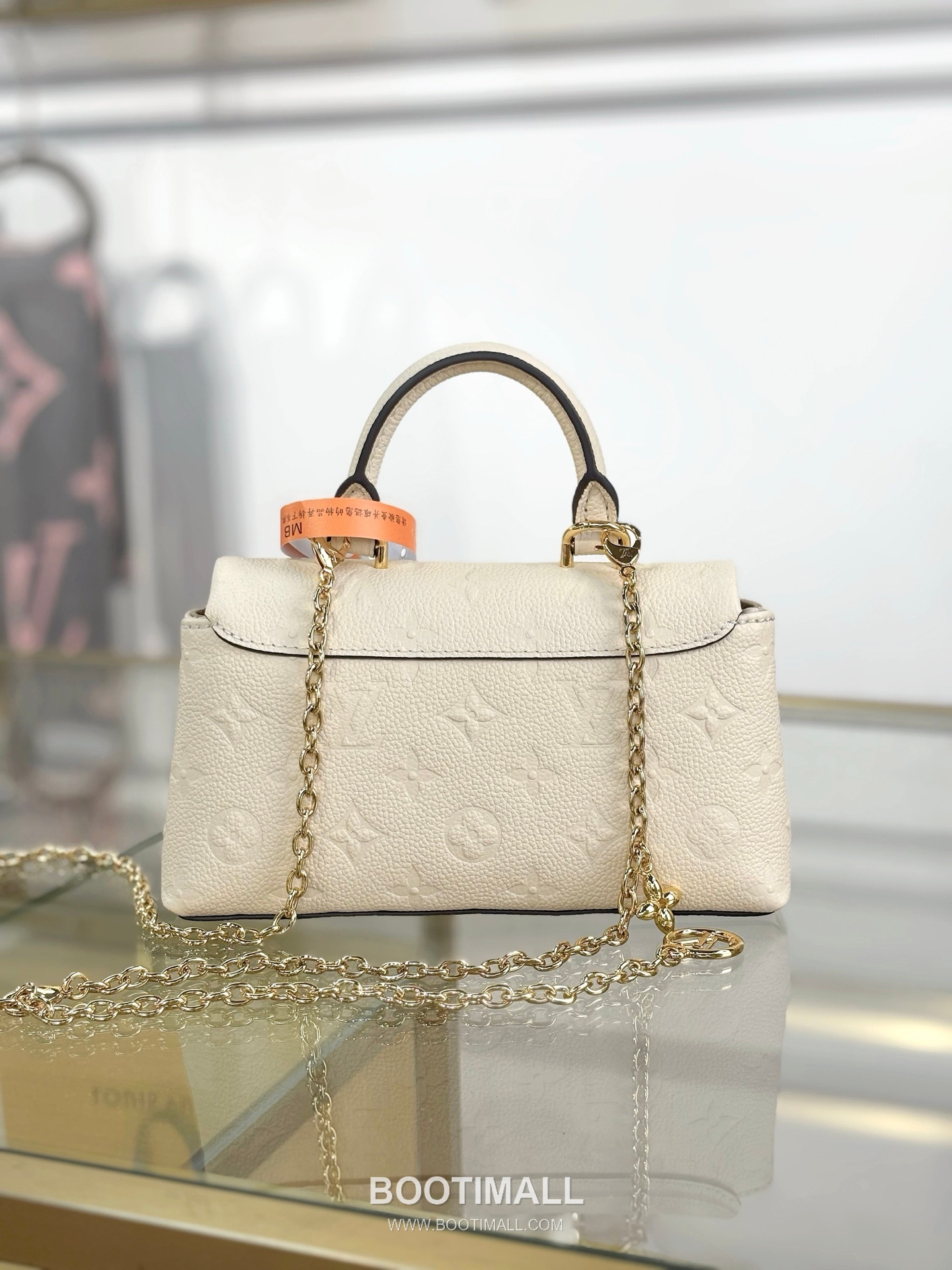 루이비통 나노 마들렌 수입원단 메탈디테일 화이트 토트백 Louis Vuitton Nano Madeleine Imported Fabric Metal Detail White Tote Bag M12145 21cm 16