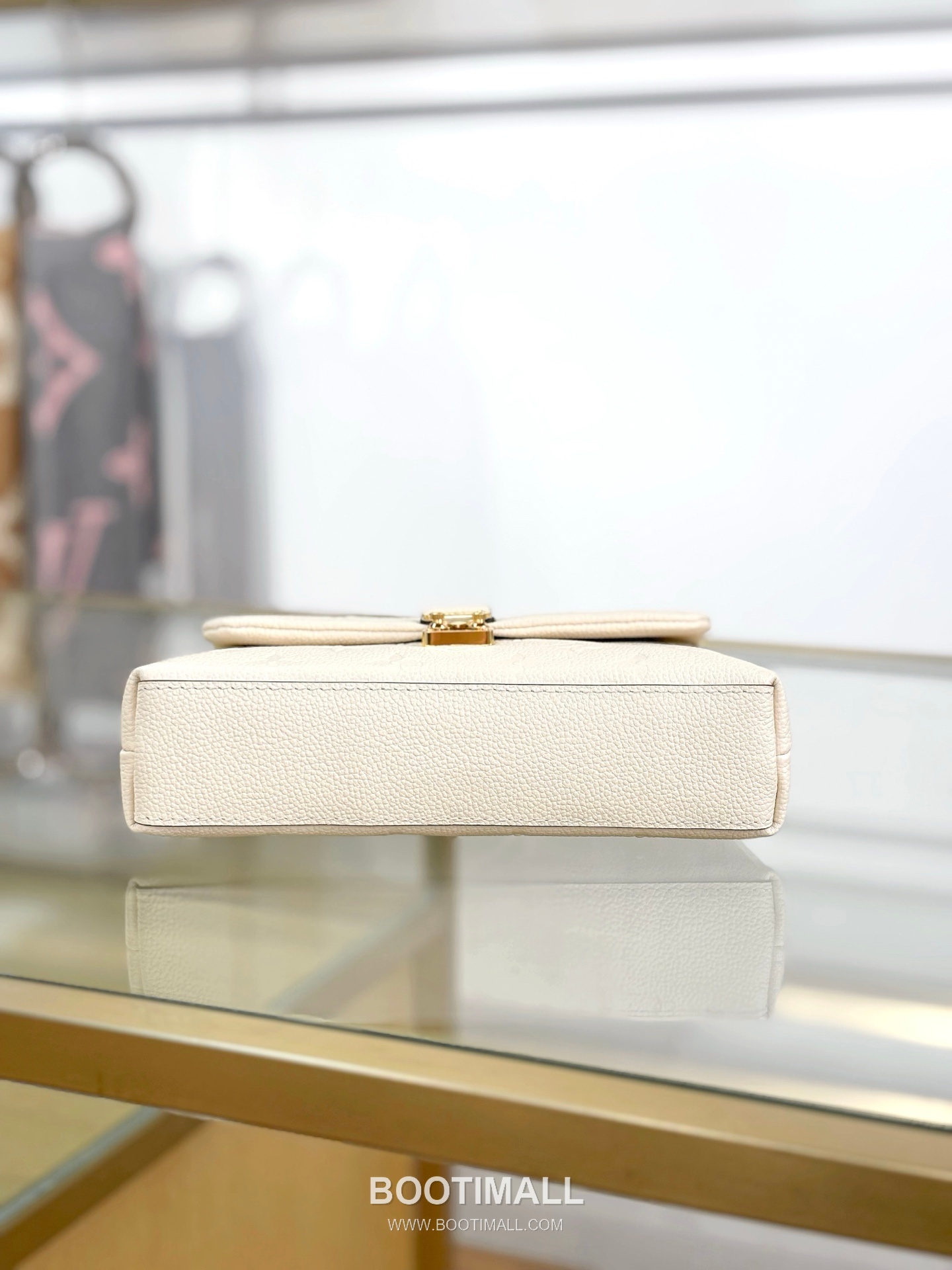 루이비통 나노 마들렌 수입원단 메탈디테일 화이트 토트백 Louis Vuitton Nano Madeleine Imported Fabric Metal Detail White Tote Bag M12145 21cm 17