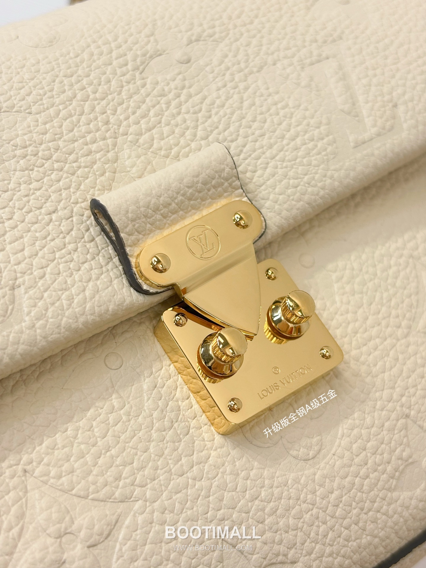 루이비통 나노 마들렌 수입원단 메탈디테일 화이트 토트백 Louis Vuitton Nano Madeleine Imported Fabric Metal Detail White Tote Bag M12145 21cm 19