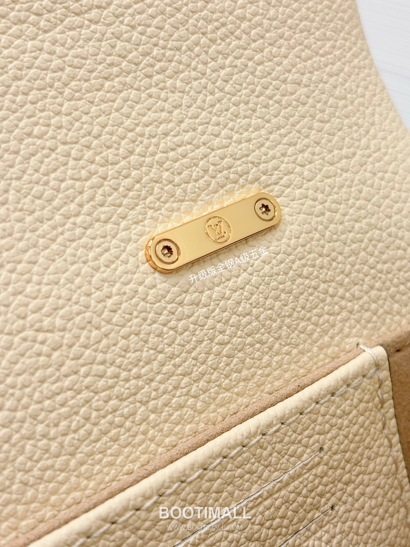 루이비통 나노 마들렌 수입원단 메탈디테일 화이트 토트백 Louis Vuitton Nano Madeleine Imported Fabric Metal Detail White Tote Bag M12145 21cm 21