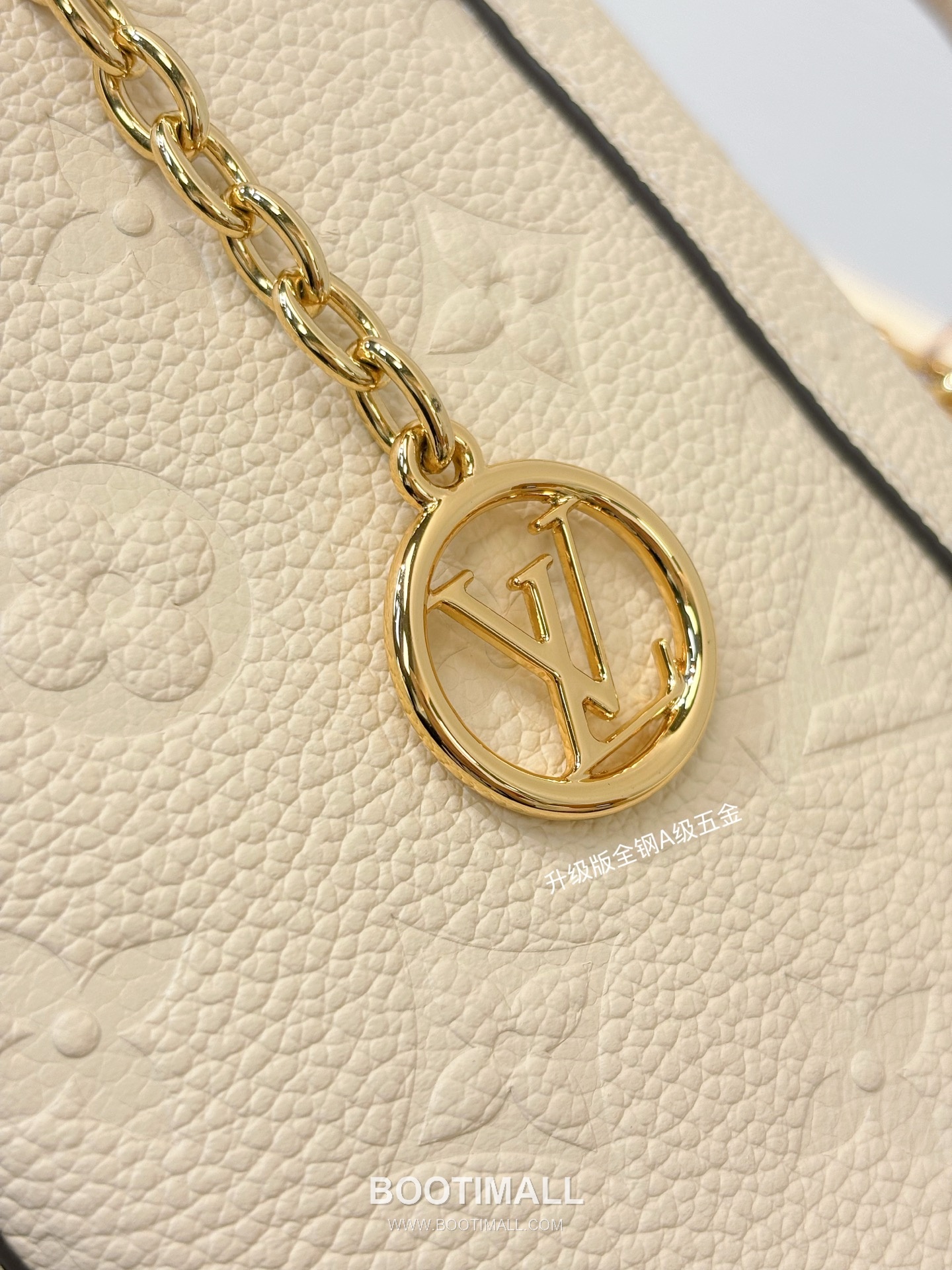 루이비통 나노 마들렌 수입원단 메탈디테일 화이트 토트백 Louis Vuitton Nano Madeleine Imported Fabric Metal Detail White Tote Bag M12145 21cm 23