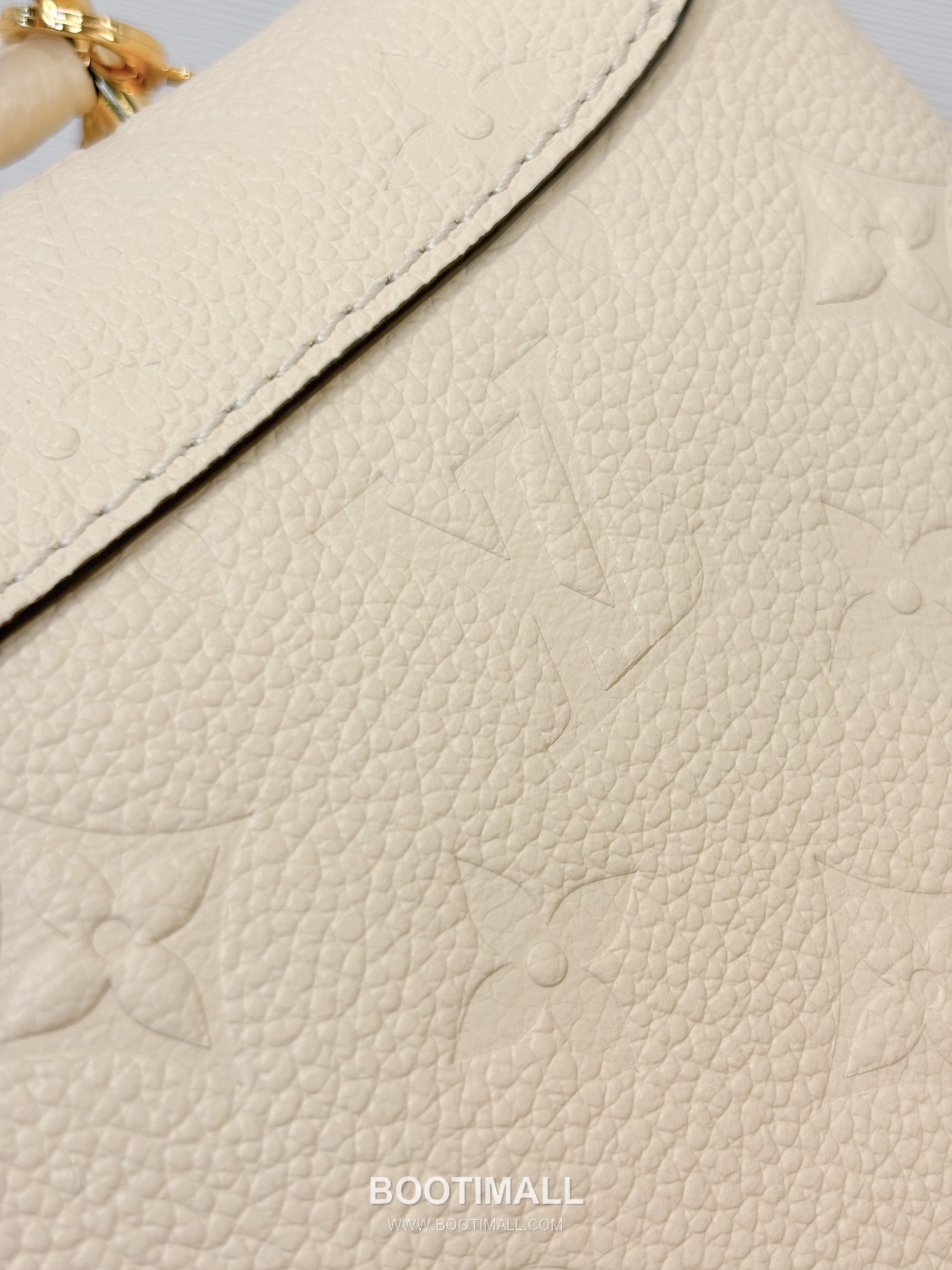 루이비통 나노 마들렌 수입원단 메탈디테일 화이트 토트백 Louis Vuitton Nano Madeleine Imported Fabric Metal Detail White Tote Bag M12145 21cm 25