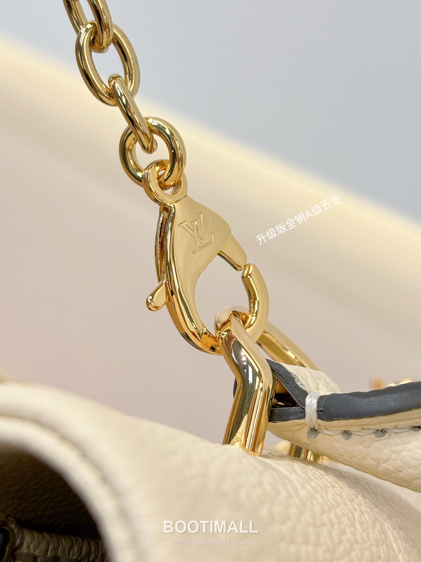 루이비통 나노 마들렌 수입원단 메탈디테일 화이트 토트백 Louis Vuitton Nano Madeleine Imported Fabric Metal Detail White Tote Bag M12145 21cm 26