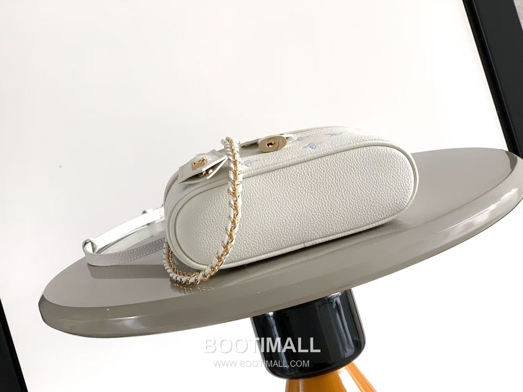 루이비통 모노그램 앙프렝뜨 레더 락장식 체인 블루 파우치 Louis Vuitton Monogram Empreinte Leather Lock Detail Chain Blue Pouch M27744 19cm 4