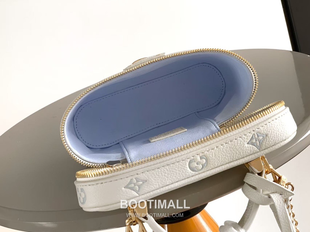루이비통 모노그램 앙프렝뜨 레더 락장식 체인 블루 파우치 Louis Vuitton Monogram Empreinte Leather Lock Detail Chain Blue Pouch M27744 19cm 8