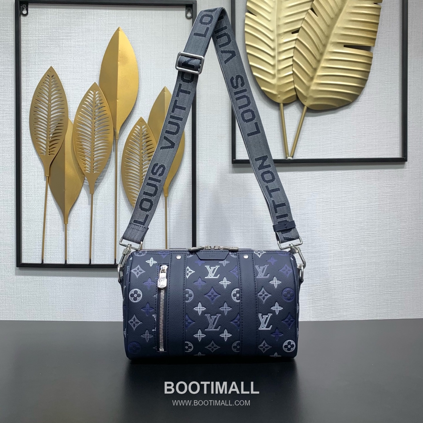 루이비통 모노그램 쉐도우 레더 그라데이션 프린트 블랙 더플백 Louis Vuitton Monogram Shadow Leather Gradient Print Black Duffle Bag M28617 27.5cm 1