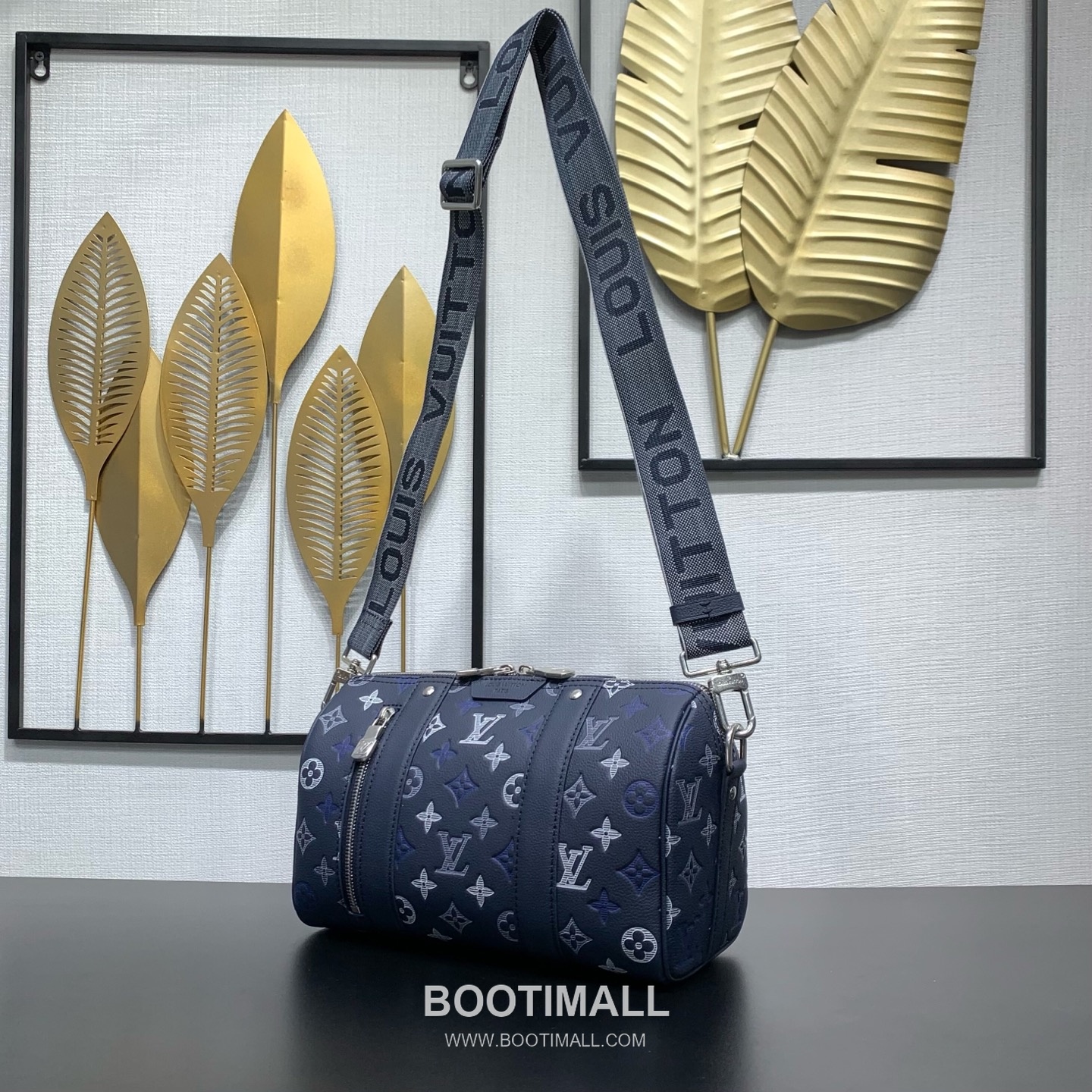 루이비통 모노그램 쉐도우 레더 그라데이션 프린트 블랙 더플백 Louis Vuitton Monogram Shadow Leather Gradient Print Black Duffle Bag M28617 27.5cm 2