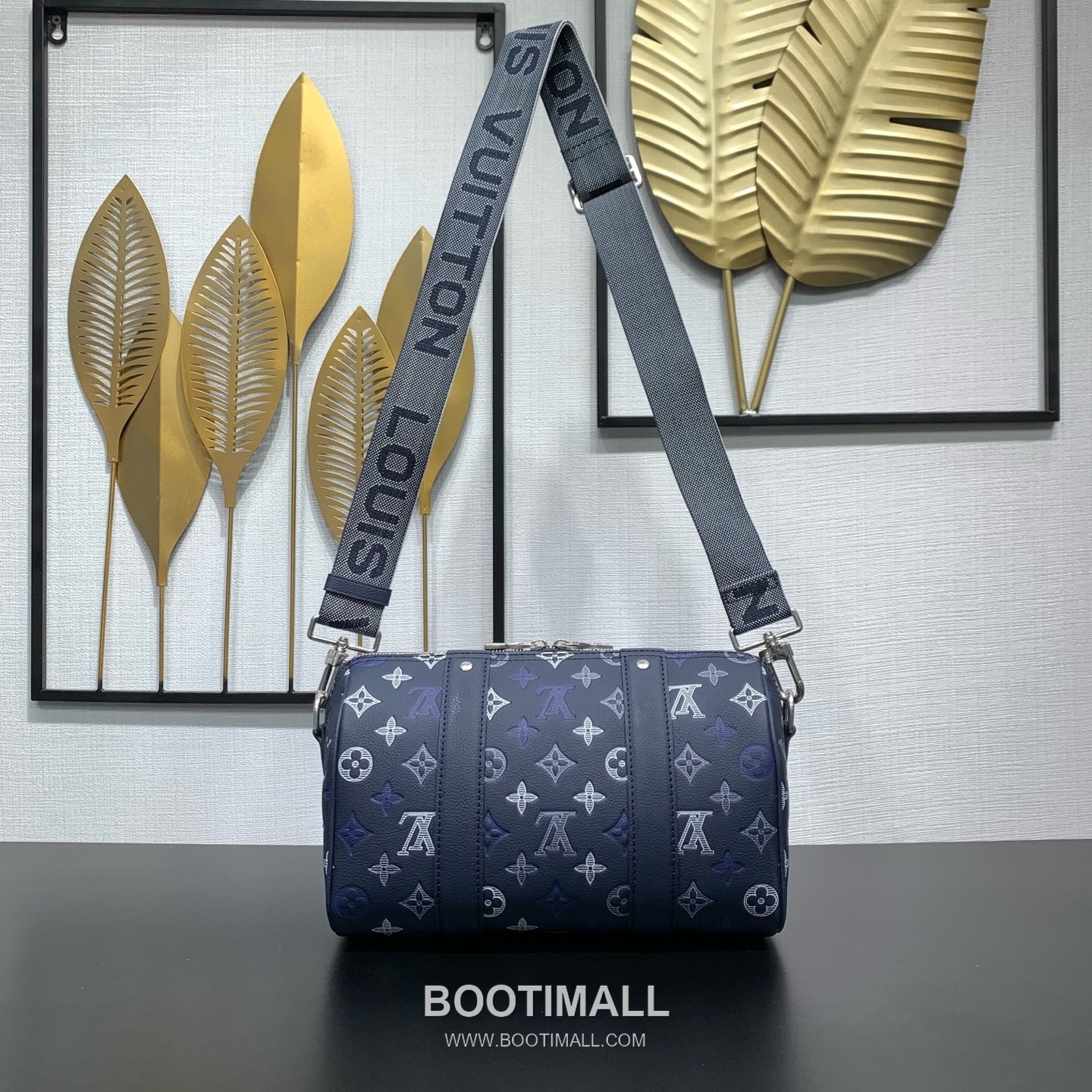 루이비통 모노그램 쉐도우 레더 그라데이션 프린트 블랙 더플백 Louis Vuitton Monogram Shadow Leather Gradient Print Black Duffle Bag M28617 27.5cm 3