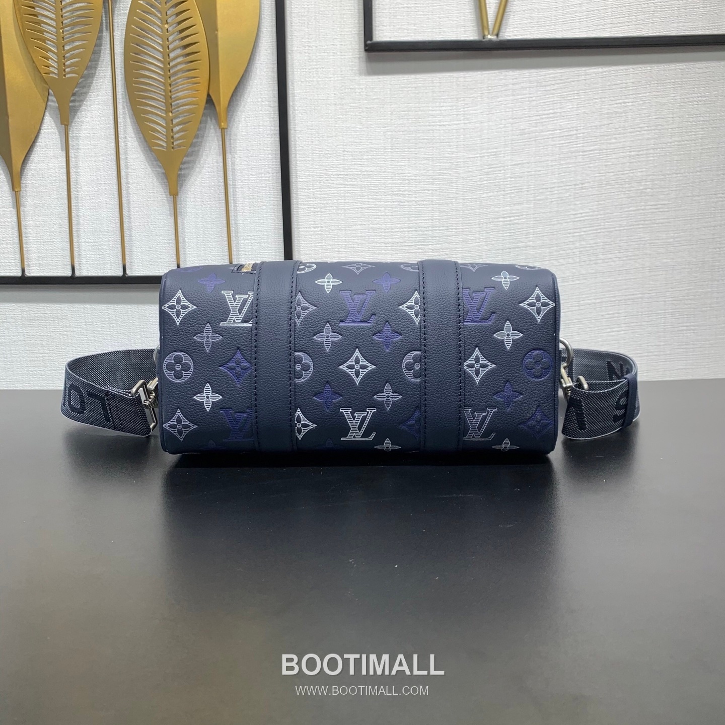 루이비통 모노그램 쉐도우 레더 그라데이션 프린트 블랙 더플백 Louis Vuitton Monogram Shadow Leather Gradient Print Black Duffle Bag M28617 27.5cm 4