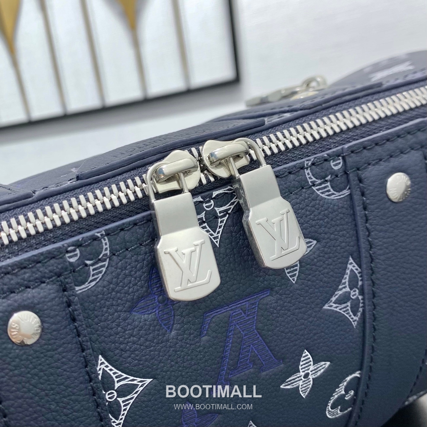 루이비통 모노그램 쉐도우 레더 그라데이션 프린트 블랙 더플백 Louis Vuitton Monogram Shadow Leather Gradient Print Black Duffle Bag M28617 27.5cm 7