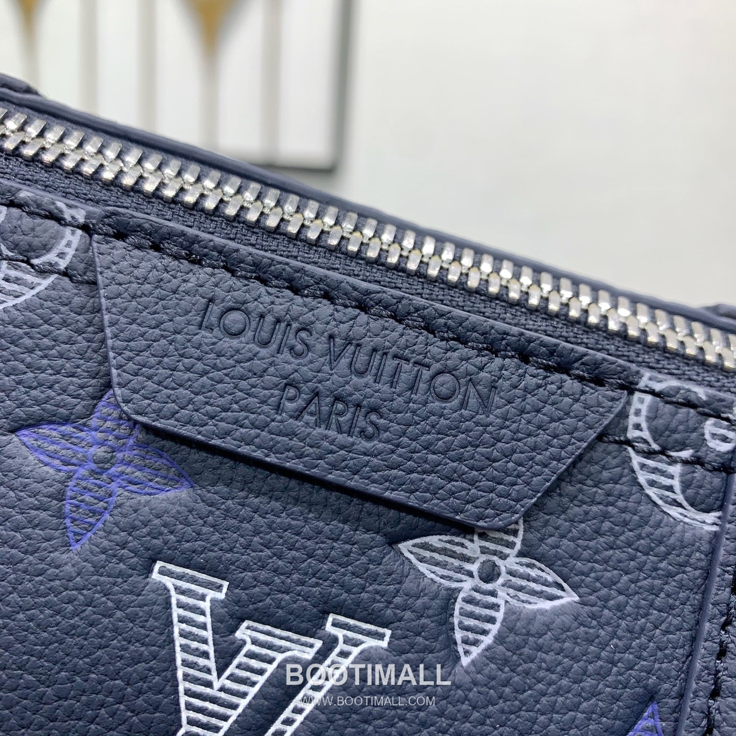 루이비통 모노그램 쉐도우 레더 그라데이션 프린트 블랙 더플백 Louis Vuitton Monogram Shadow Leather Gradient Print Black Duffle Bag M28617 27.5cm 10