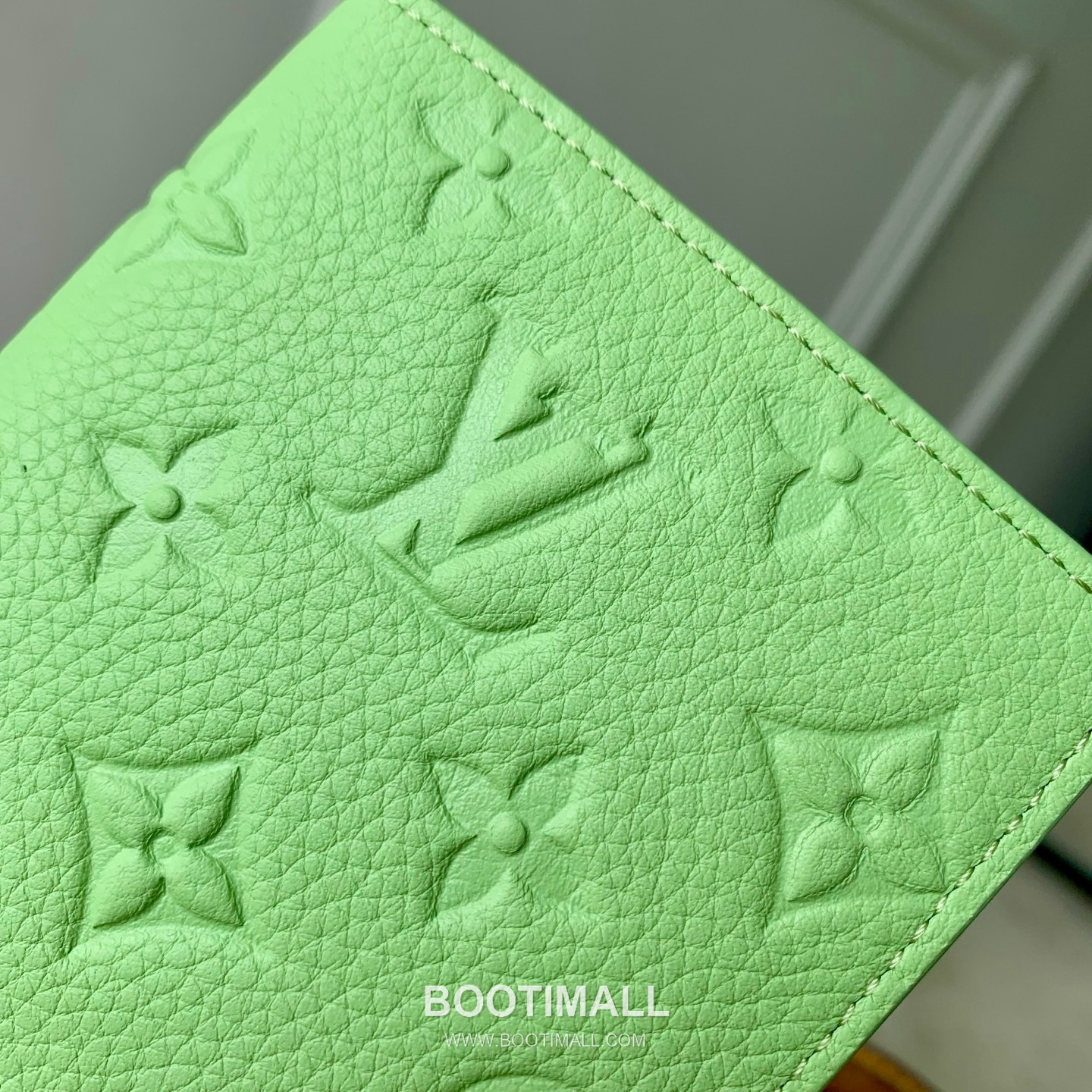 루이비통 모노그램 앙프렝뜨 레더 카드슬롯 그린 여권케이스 Louis Vuitton Monogram Empreinte Leather Card Slot Green Passport Case M27678 14cm 4