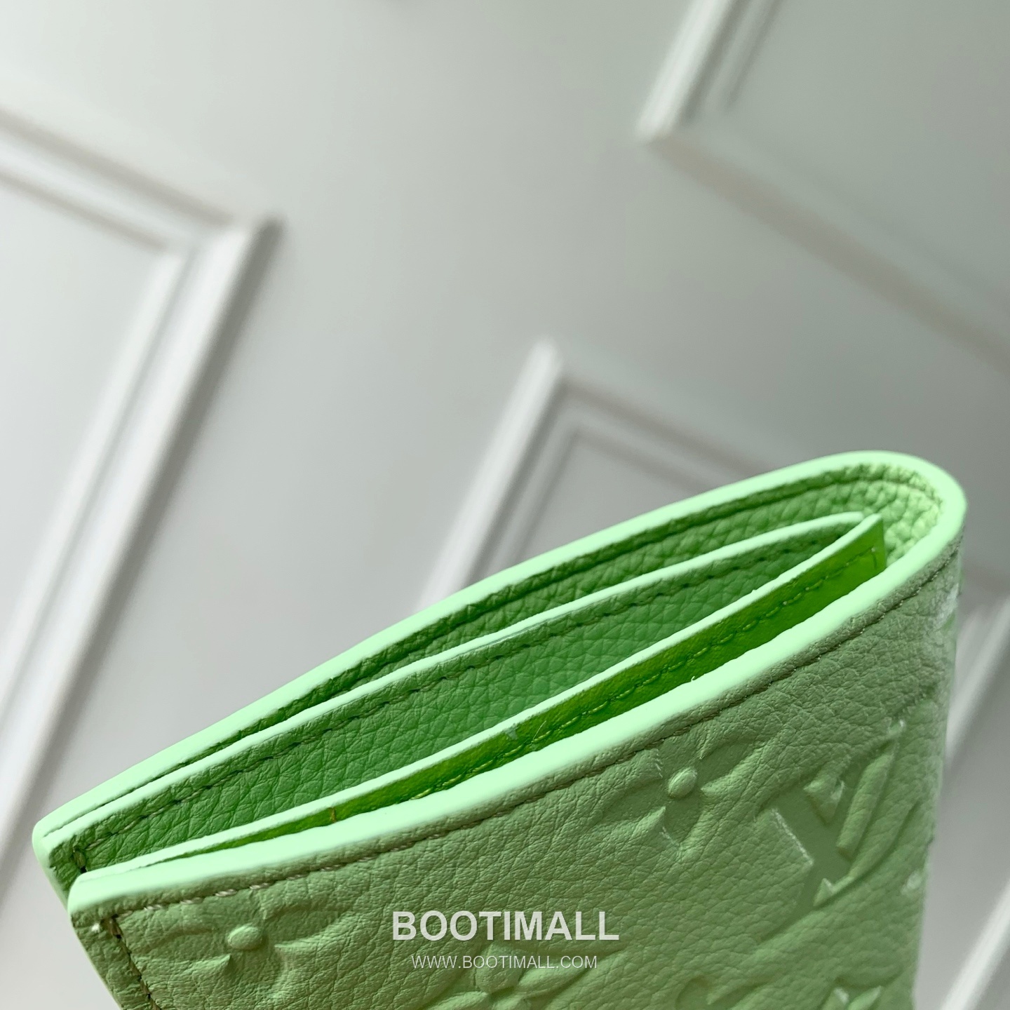 루이비통 모노그램 앙프렝뜨 레더 카드슬롯 그린 여권케이스 Louis Vuitton Monogram Empreinte Leather Card Slot Green Passport Case M27678 14cm 6