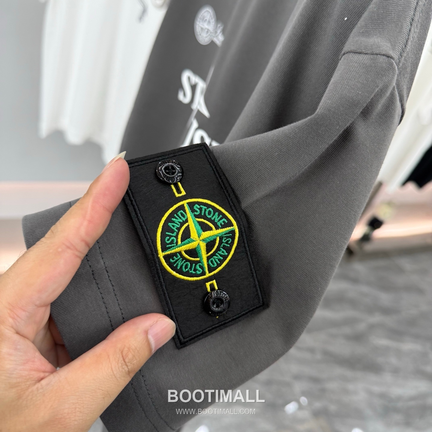 스톤아일랜드 2026SS 헤비코튼 로고패치 오버핏 반팔 카키 티셔츠 Stone Island 2026 SS Heavy Cotton Logo Patch Oversized Short Sleeve Black T-Shirt 13