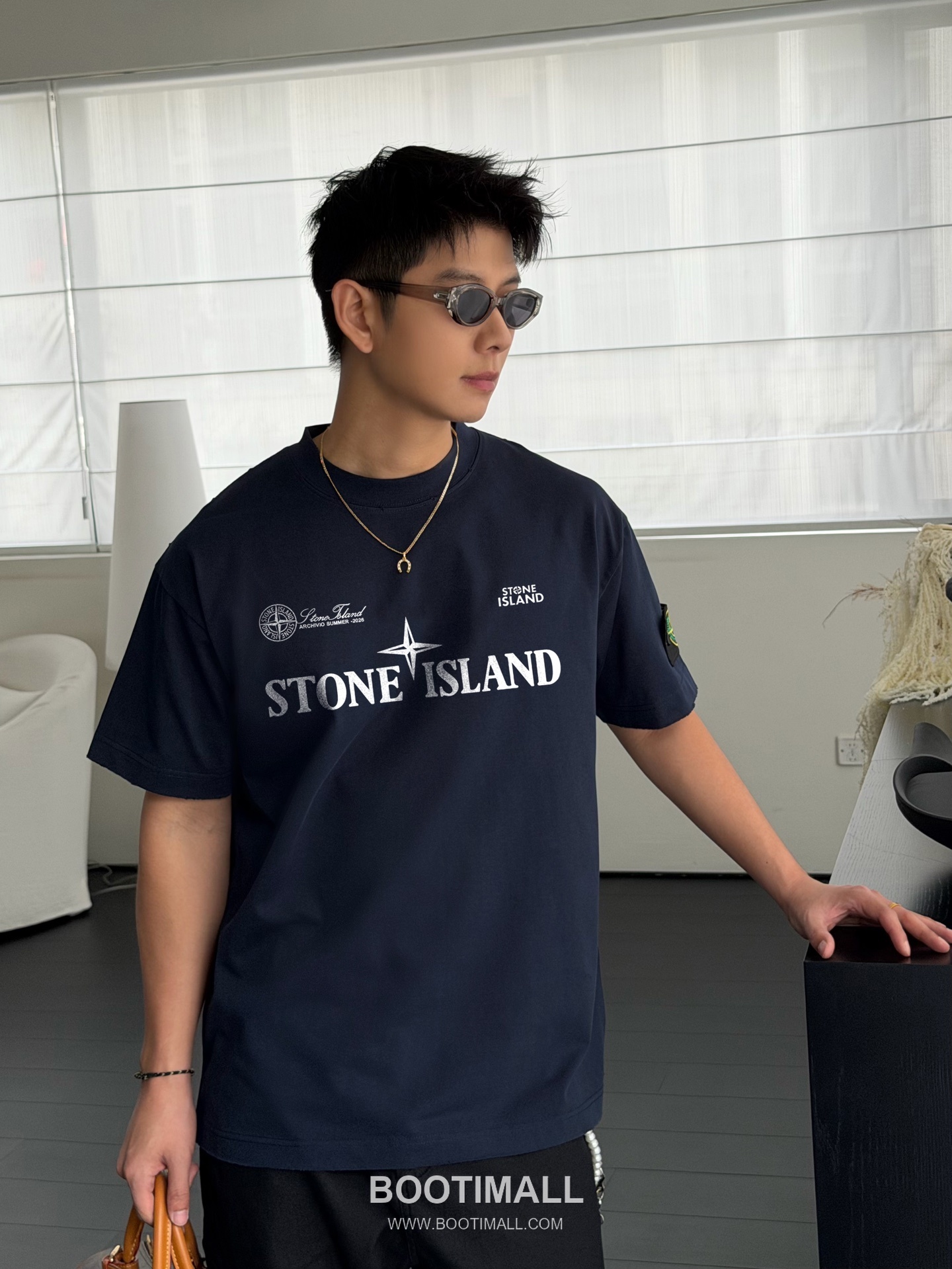 스톤아일랜드 2026SS 헤비코튼 로고패치 오버핏 반팔 블랙 티셔츠 Stone Island 2026 SS Heavy Cotton Logo Patch Oversized Short Sleeve Black T-Shirt 1
