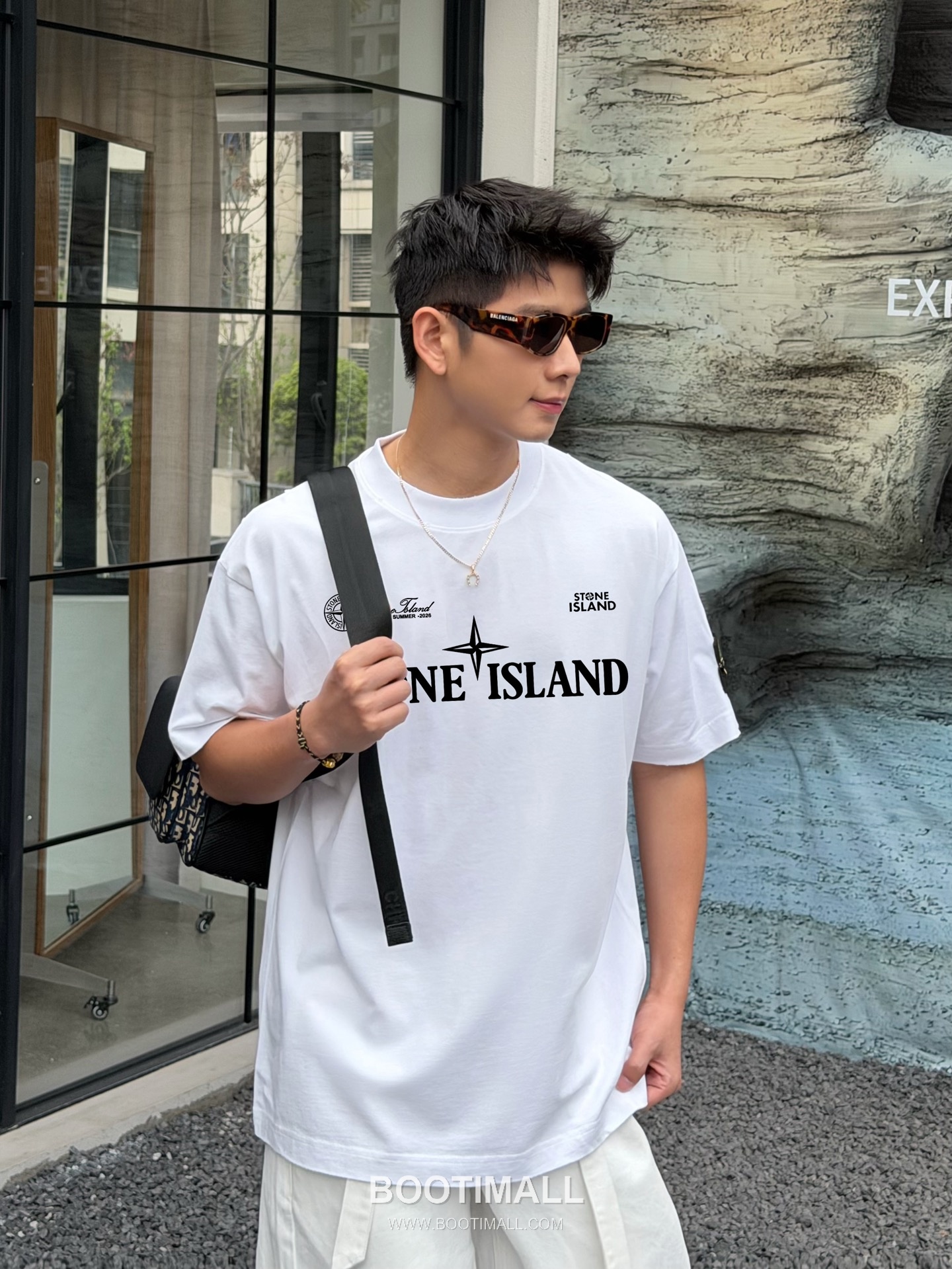 스톤아일랜드 2026SS 헤비코튼 로고패치 오버핏 반팔 화이트 티셔츠 Stone Island 2026 SS Heavy Cotton Logo Patch Oversized Short Sleeve Black T-Shirt 2