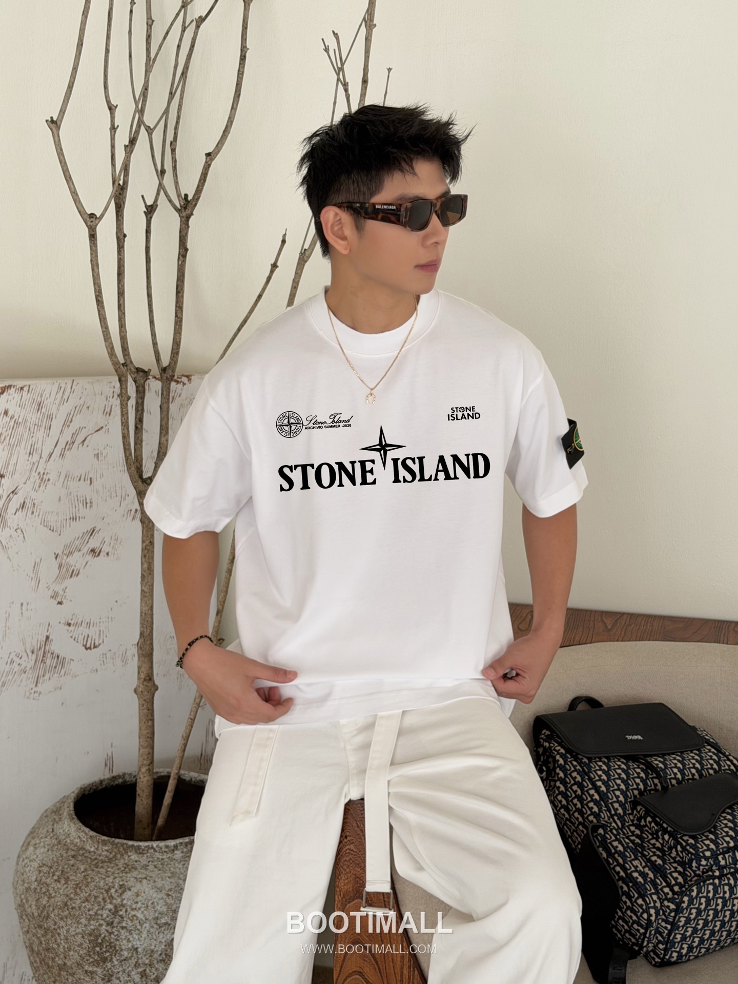 스톤아일랜드 2026SS 헤비코튼 로고패치 오버핏 반팔 화이트 티셔츠 Stone Island 2026 SS Heavy Cotton Logo Patch Oversized Short Sleeve Black T-Shirt 3