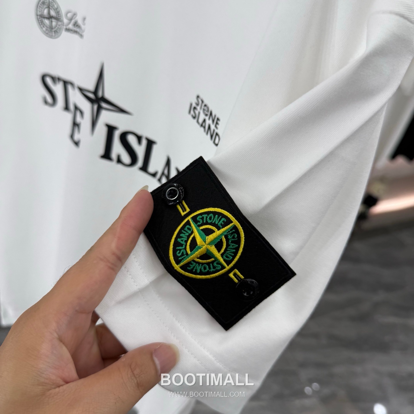 스톤아일랜드 2026SS 헤비코튼 로고패치 오버핏 반팔 화이트 티셔츠 Stone Island 2026 SS Heavy Cotton Logo Patch Oversized Short Sleeve Black T-Shirt 13