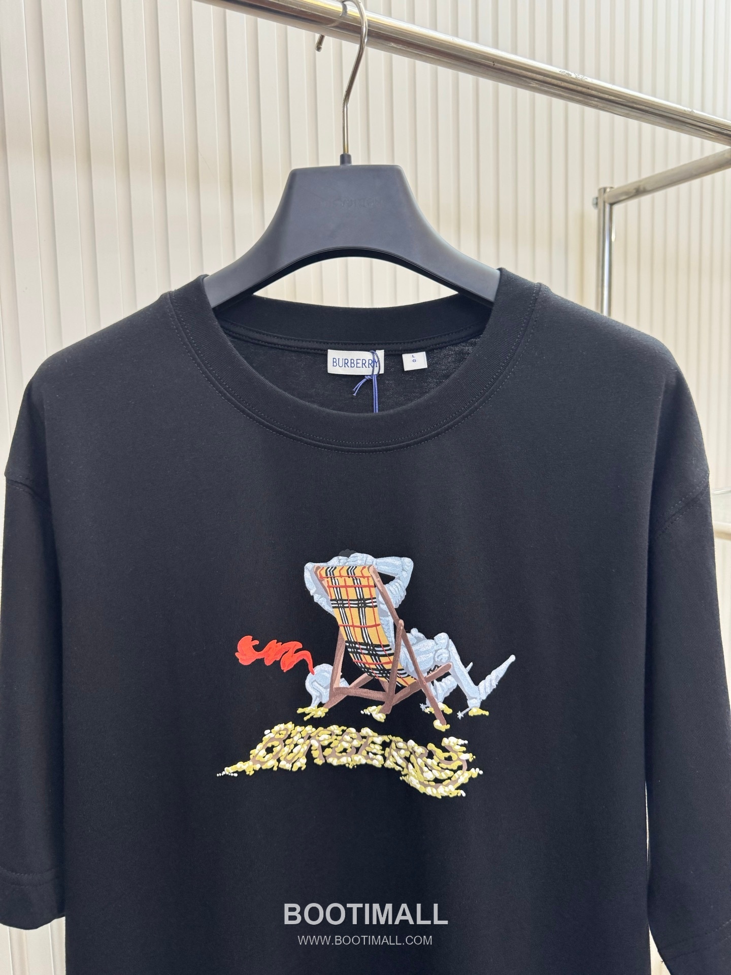 버버리 2026SS 발포프린트 오버핏 반팔 블랙 티셔츠 Burberry 2026 SS Foam Print Oversized Short Sleeve White T-Shirt 3