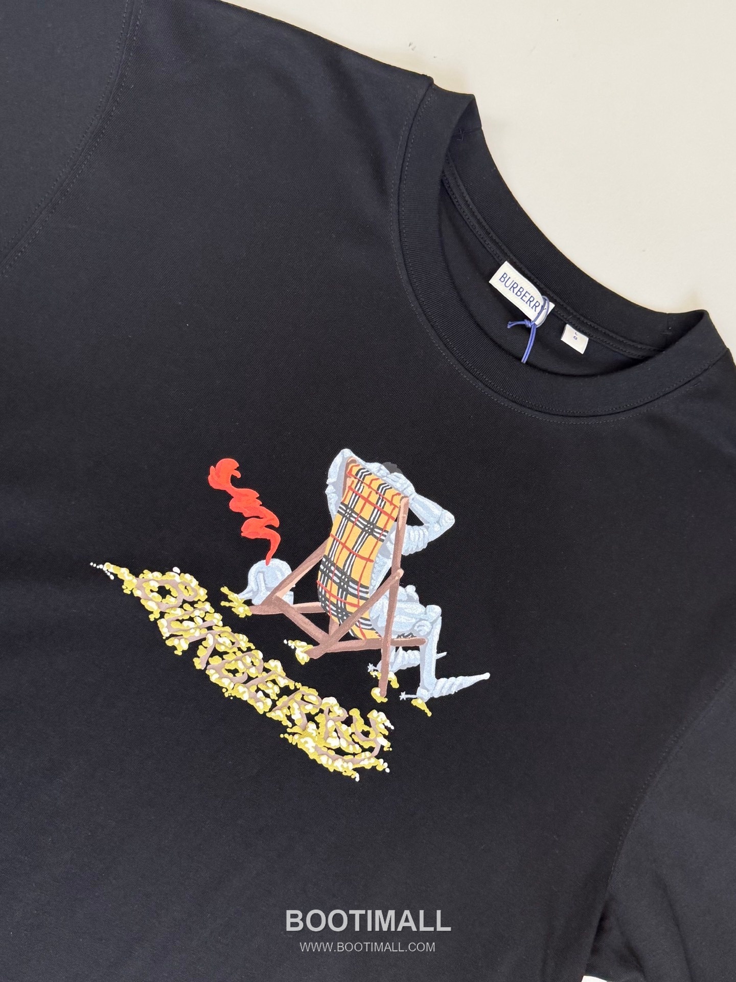 버버리 2026SS 발포프린트 오버핏 반팔 블랙 티셔츠 Burberry 2026 SS Foam Print Oversized Short Sleeve White T-Shirt 4