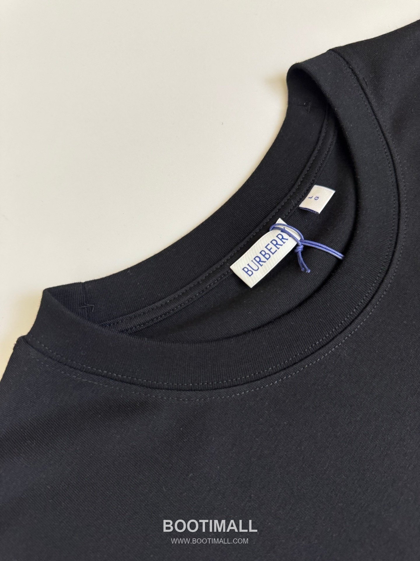 버버리 2026SS 발포프린트 오버핏 반팔 블랙 티셔츠 Burberry 2026 SS Foam Print Oversized Short Sleeve White T-Shirt 5