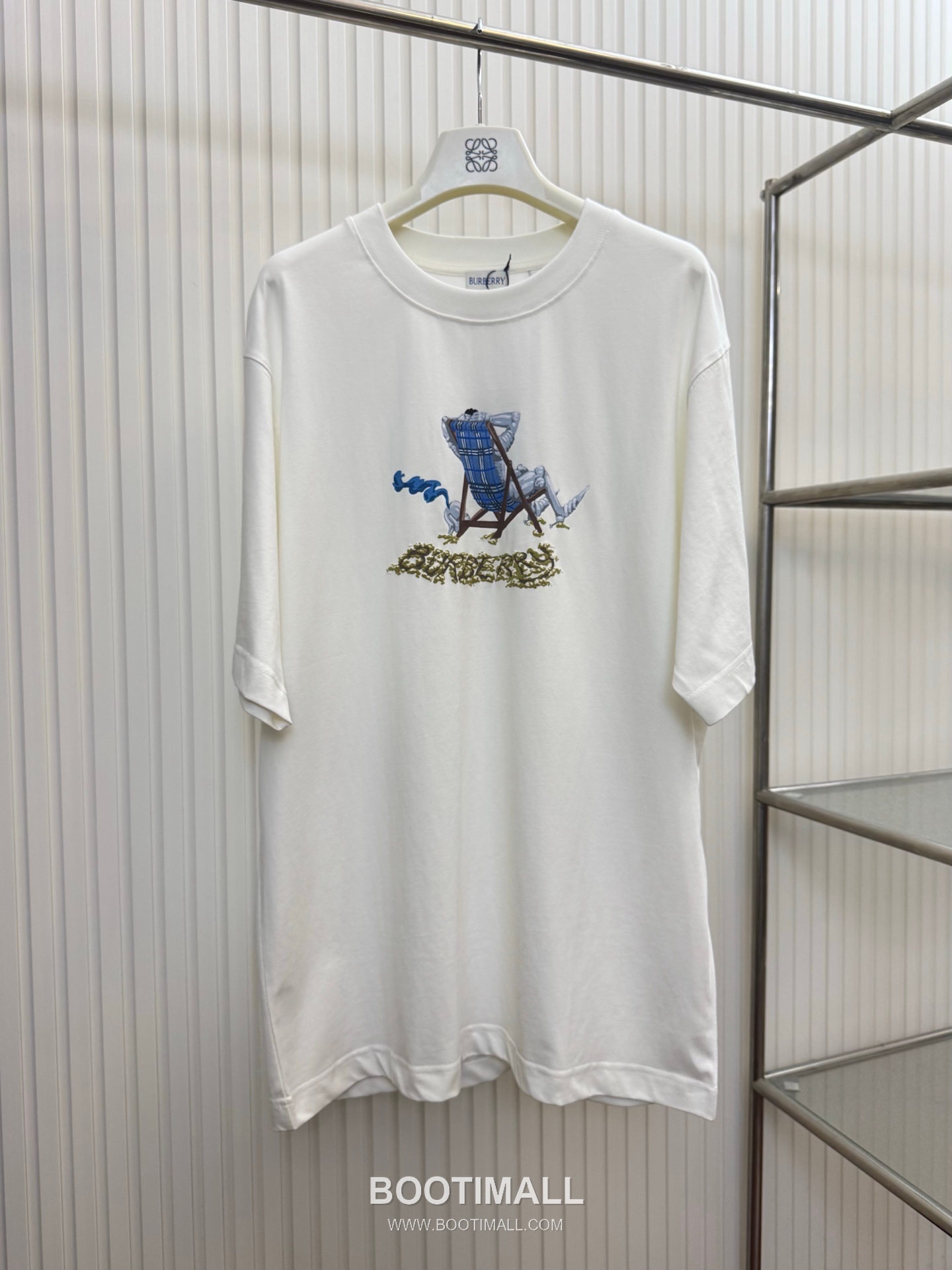 버버리 2026SS 발포프린트 오버핏 반팔 화이트 티셔츠 Burberry 2026 SS Foam Print Oversized Short Sleeve White T-Shirt 1