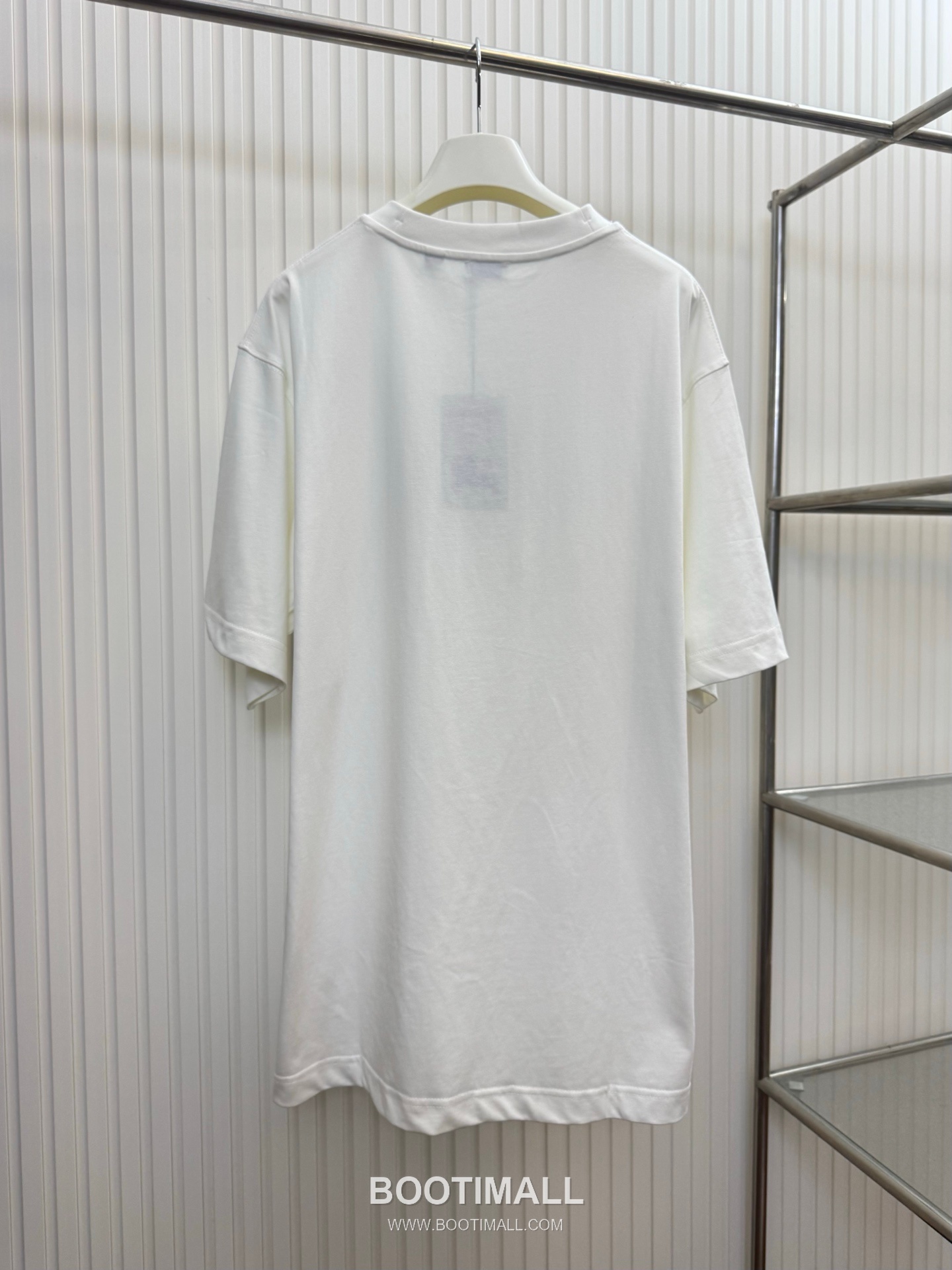 버버리 2026SS 발포프린트 오버핏 반팔 화이트 티셔츠 Burberry 2026 SS Foam Print Oversized Short Sleeve White T-Shirt 2