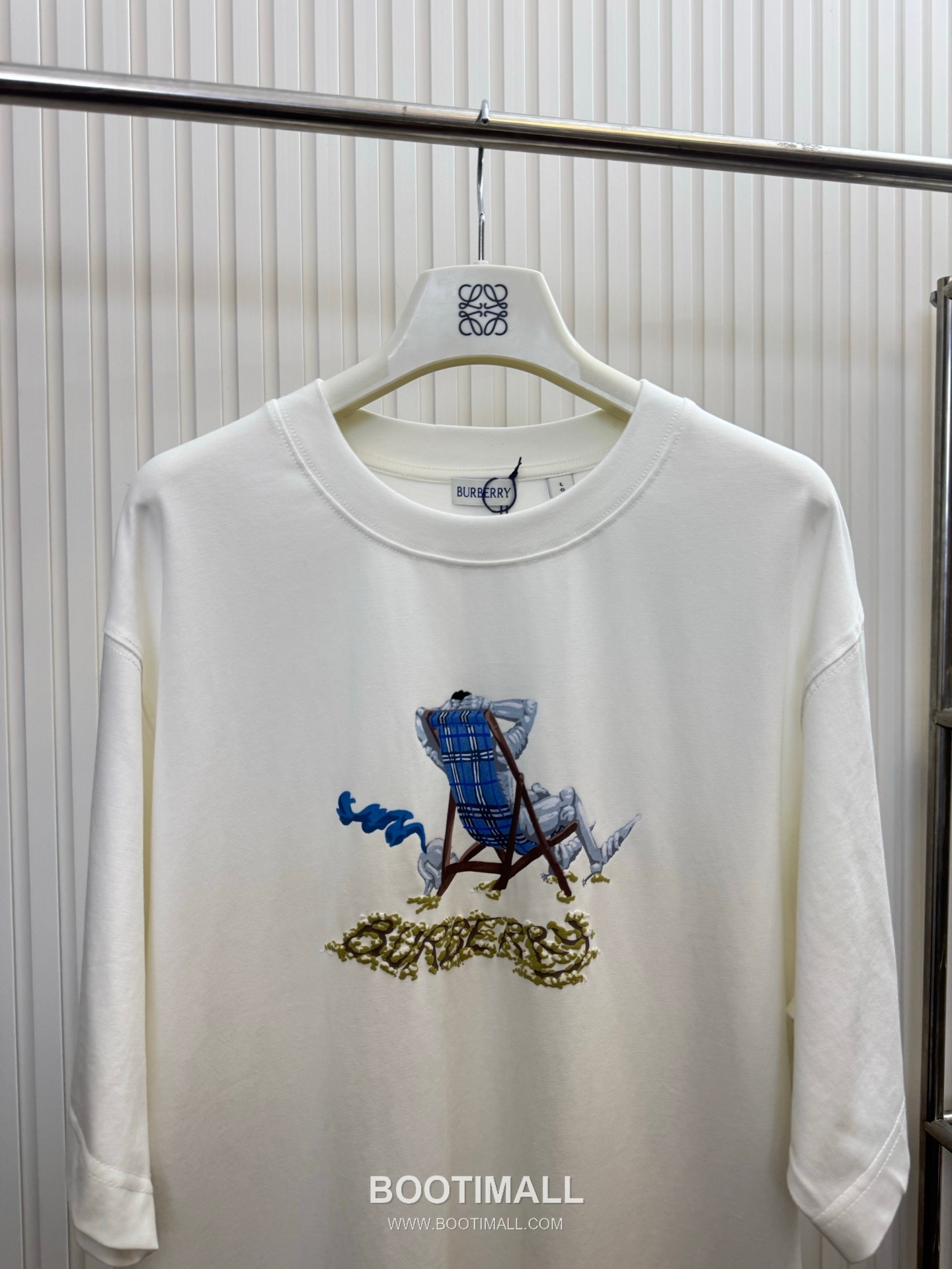 버버리 2026SS 발포프린트 오버핏 반팔 화이트 티셔츠 Burberry 2026 SS Foam Print Oversized Short Sleeve White T-Shirt 3