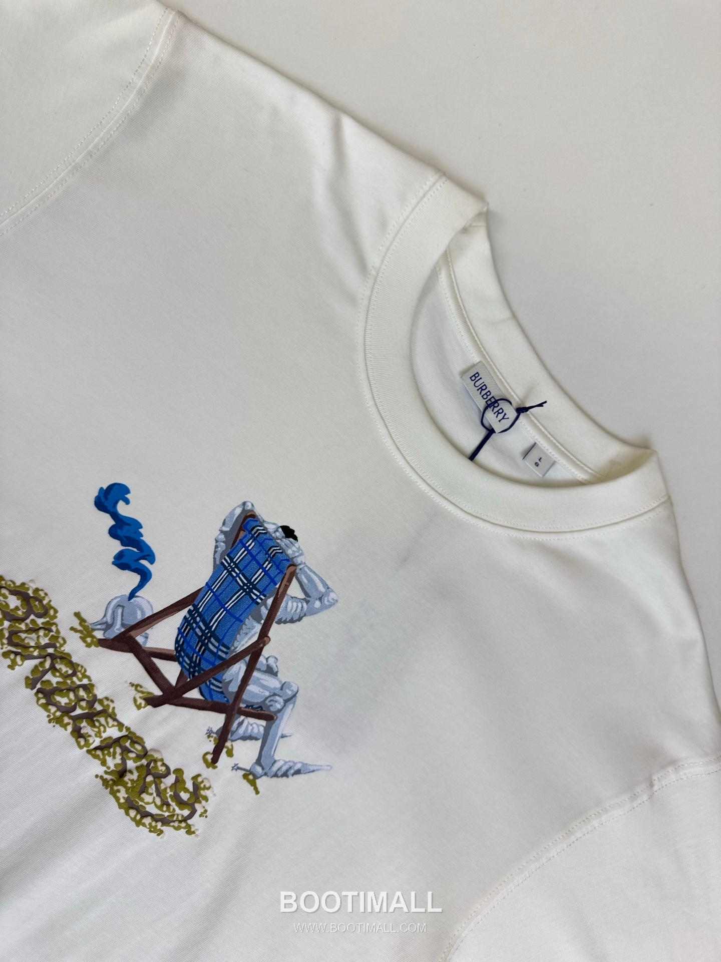 버버리 2026SS 발포프린트 오버핏 반팔 화이트 티셔츠 Burberry 2026 SS Foam Print Oversized Short Sleeve White T-Shirt 4