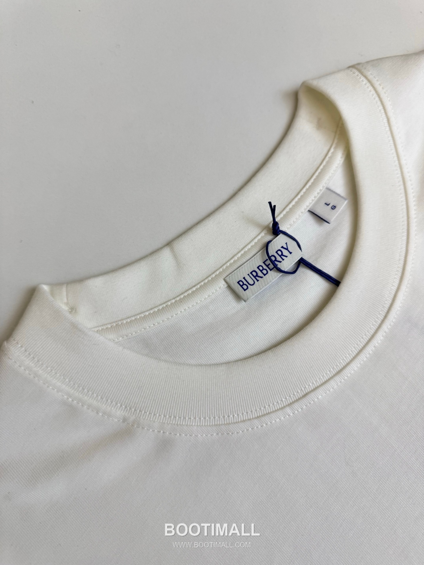 버버리 2026SS 발포프린트 오버핏 반팔 화이트 티셔츠 Burberry 2026 SS Foam Print Oversized Short Sleeve White T-Shirt 5