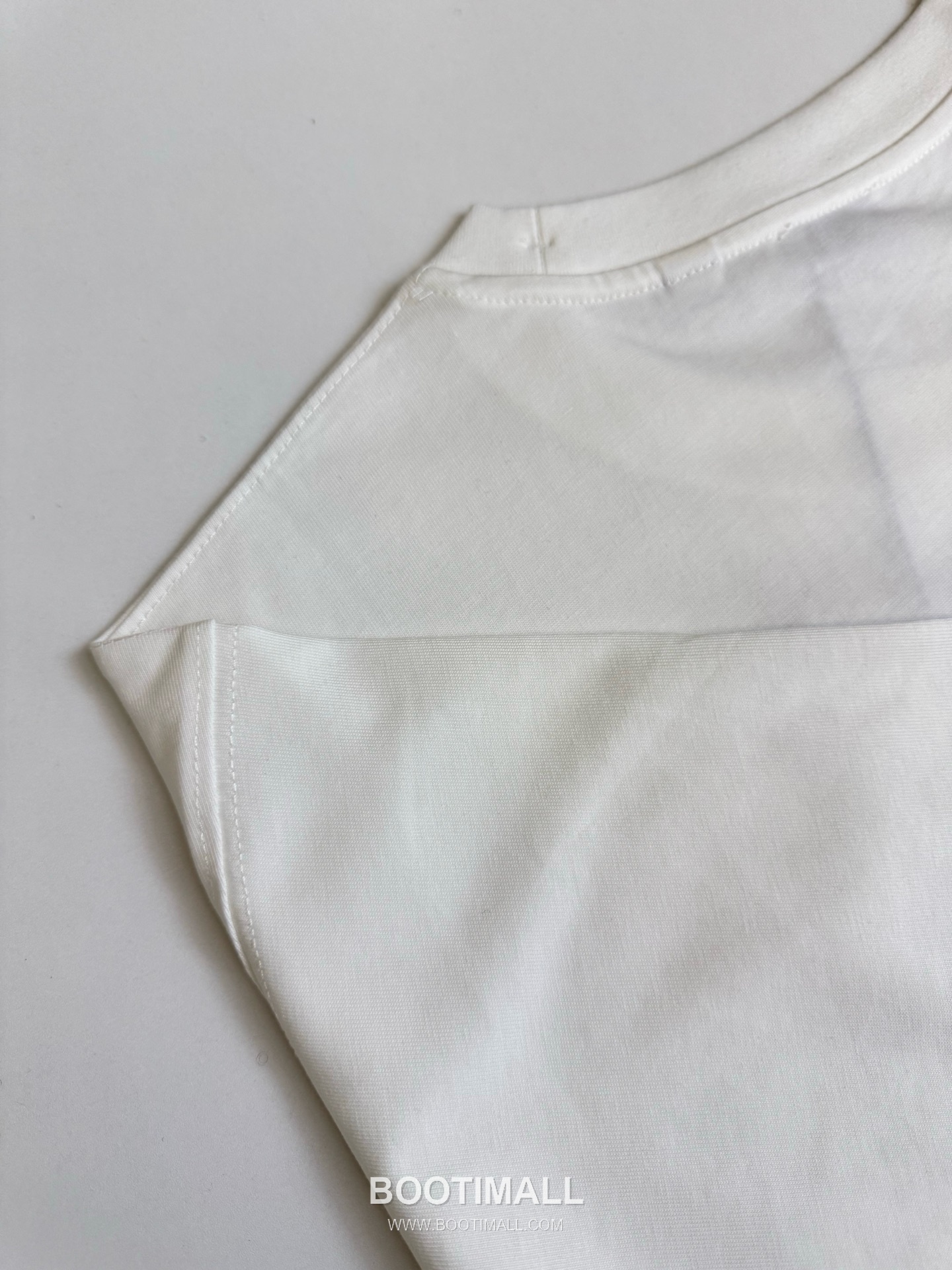 버버리 2026SS 발포프린트 오버핏 반팔 화이트 티셔츠 Burberry 2026 SS Foam Print Oversized Short Sleeve White T-Shirt 7