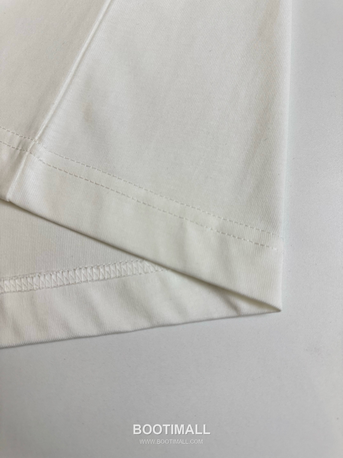 버버리 2026SS 발포프린트 오버핏 반팔 화이트 티셔츠 Burberry 2026 SS Foam Print Oversized Short Sleeve White T-Shirt 8