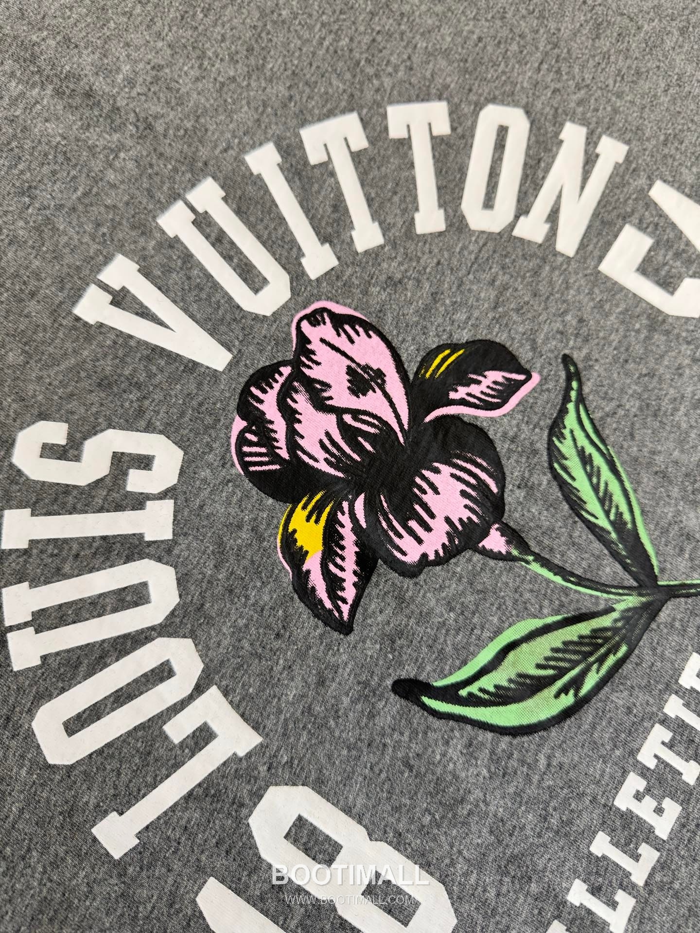 루이비통 2026SS 아이리스 플라워 프린트 오버핏 반팔 그레이 티셔츠 Louis Vuitton 2026 SS Iris Flower Print Oversized Short Sleeve White T-Shirt 6