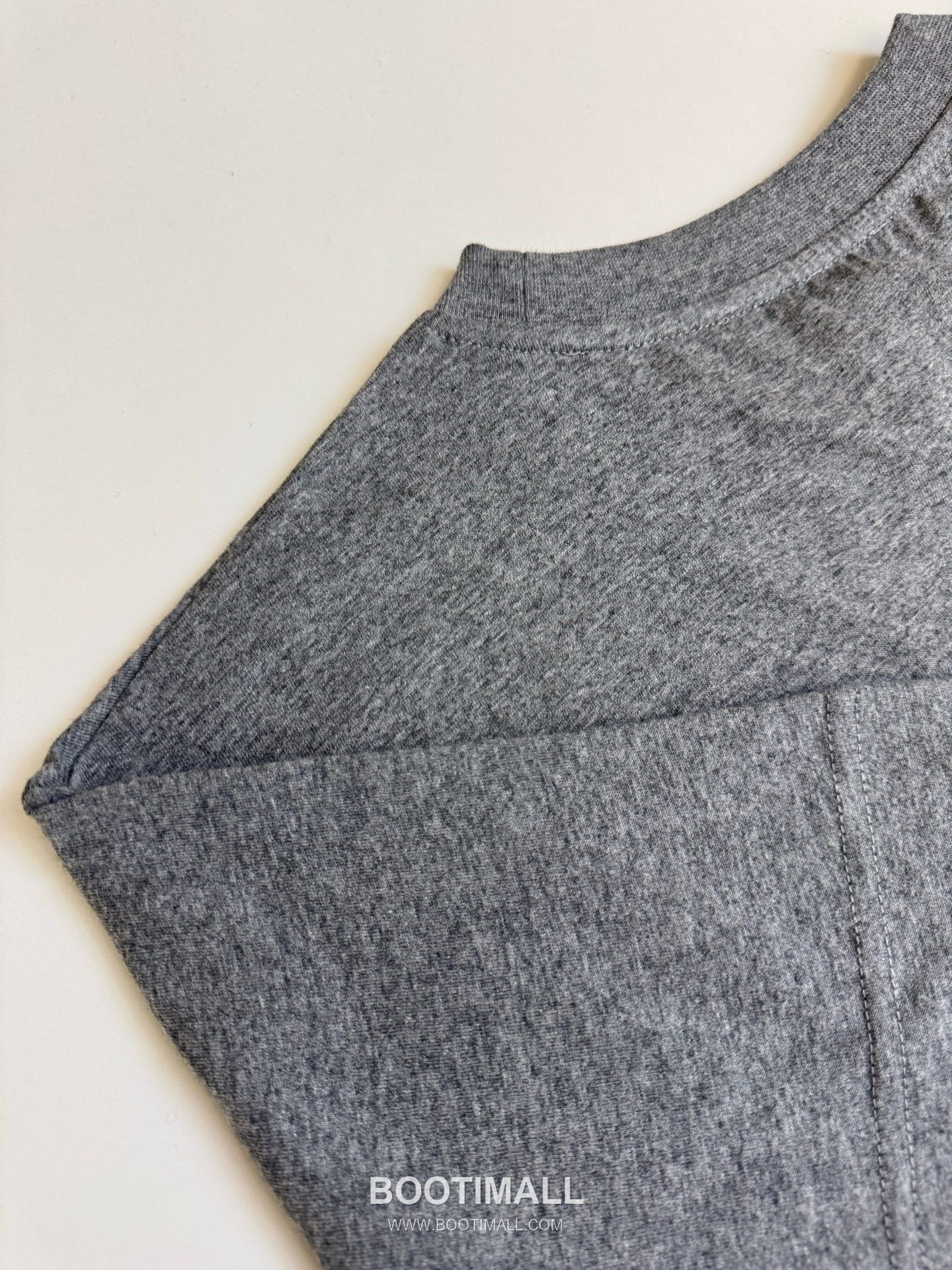 루이비통 2026SS 아이리스 플라워 프린트 오버핏 반팔 그레이 티셔츠 Louis Vuitton 2026 SS Iris Flower Print Oversized Short Sleeve White T-Shirt 7