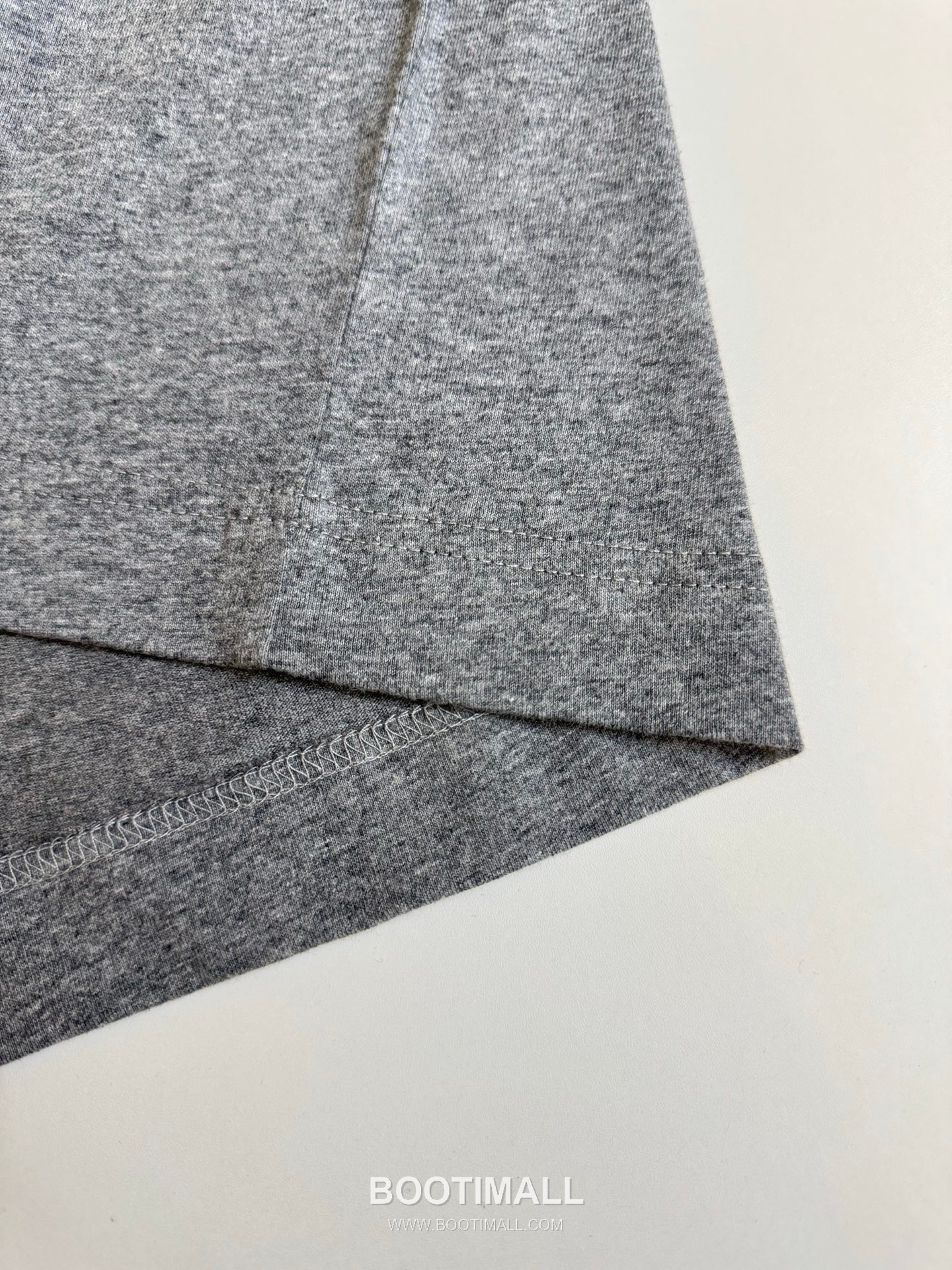 루이비통 2026SS 아이리스 플라워 프린트 오버핏 반팔 그레이 티셔츠 Louis Vuitton 2026 SS Iris Flower Print Oversized Short Sleeve White T-Shirt 8