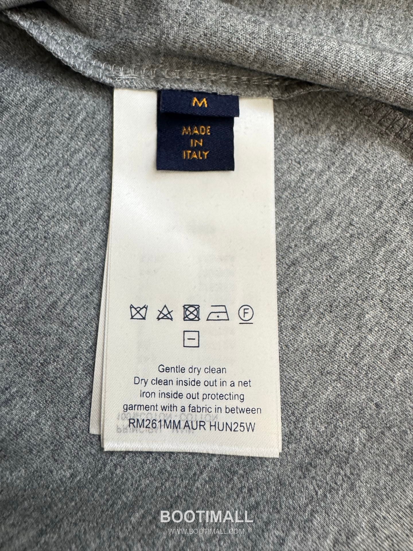 루이비통 2026SS 레더패치 오버핏 반팔 그레이 티셔츠 Louis Vuitton 2026 SS Leather Patch Oversized Short Sleeve Black T-Shirt 9