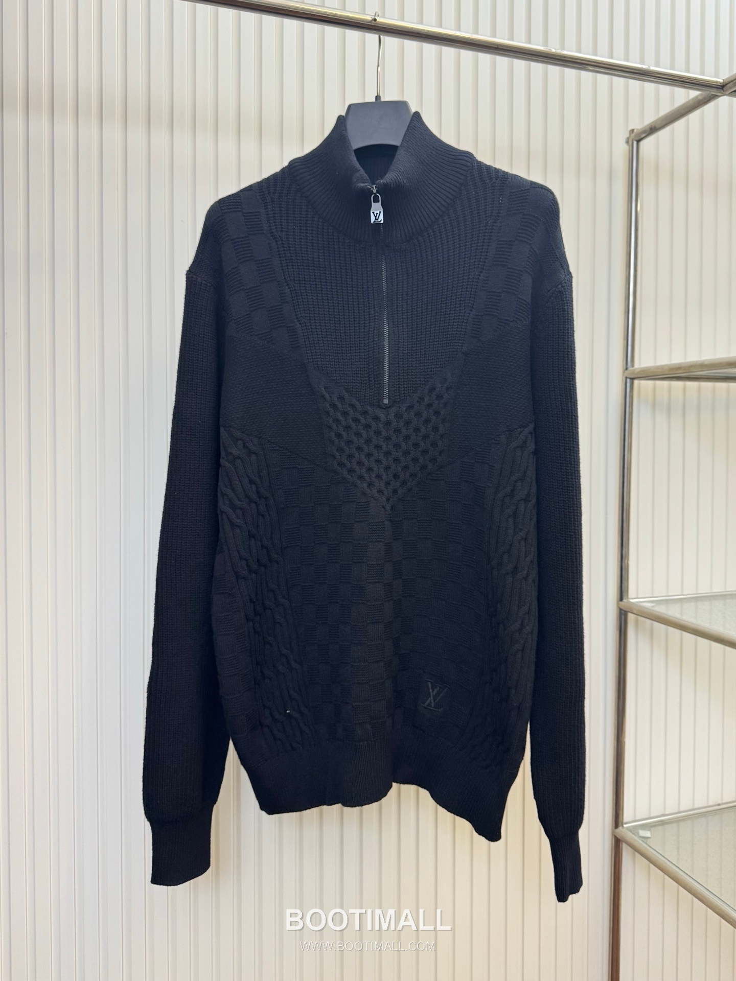 루이비통 2026SS 다미에 케이블 니트 반집업 레귤러핏 롱슬리브 네이비 가디건 Louis Vuitton 2026 SS Damier Cable Knit Half Zip Regular Fit Long Sleeve Navy Cardigan 1