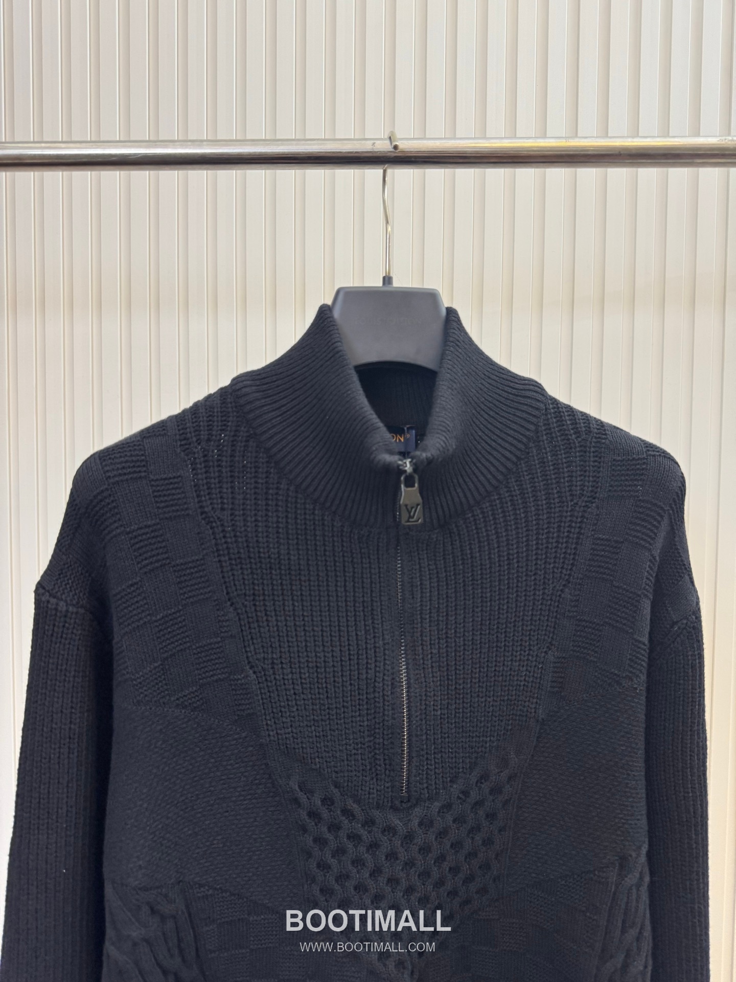 루이비통 2026SS 다미에 케이블 니트 반집업 레귤러핏 롱슬리브 네이비 가디건 Louis Vuitton 2026 SS Damier Cable Knit Half Zip Regular Fit Long Sleeve Navy Cardigan 3