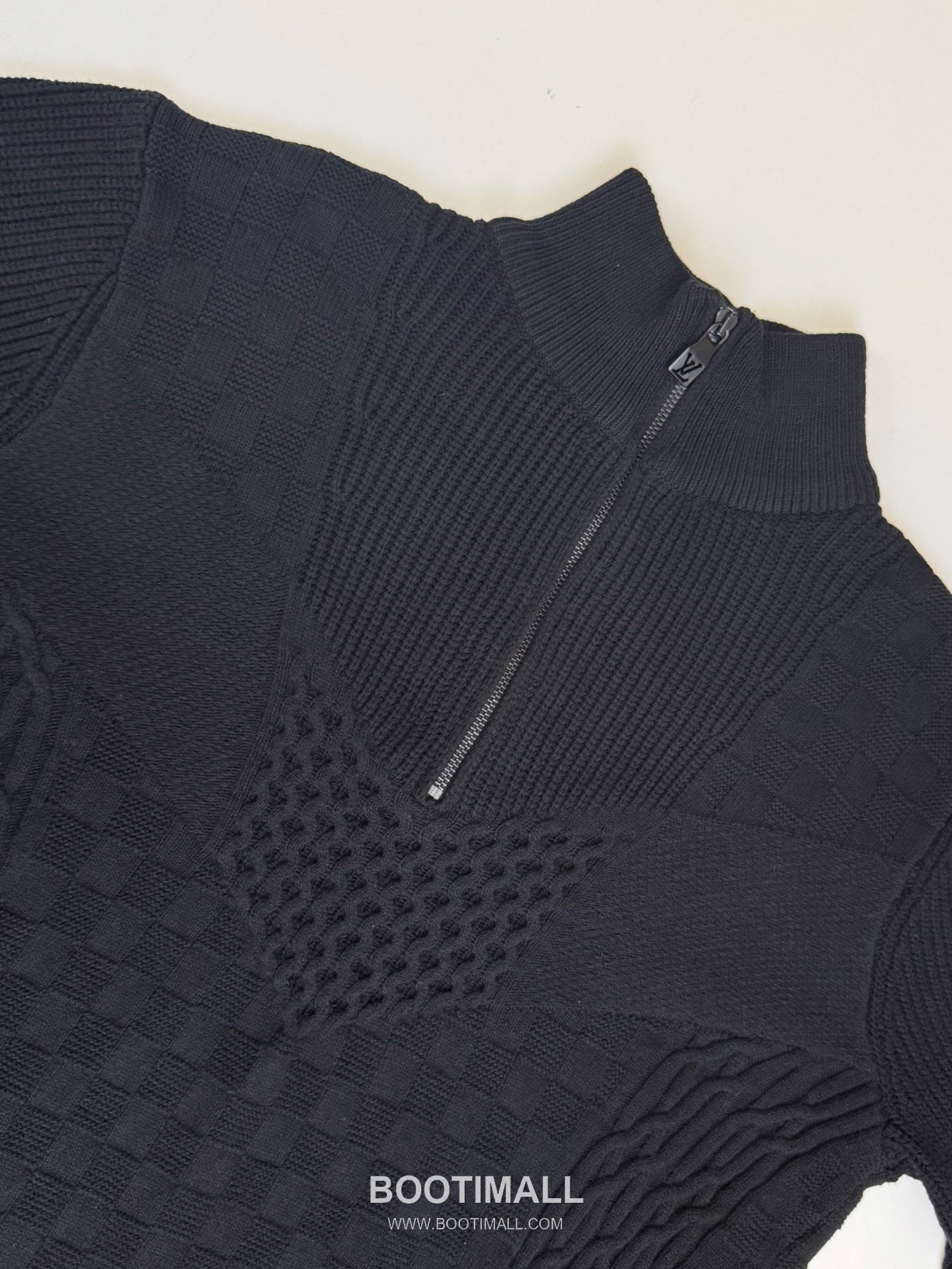 루이비통 2026SS 다미에 케이블 니트 반집업 레귤러핏 롱슬리브 네이비 가디건 Louis Vuitton 2026 SS Damier Cable Knit Half Zip Regular Fit Long Sleeve Navy Cardigan 4